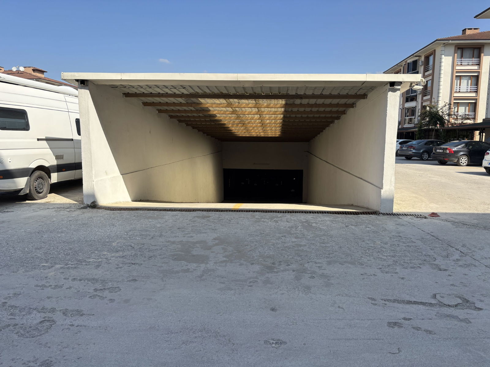 LALEZAR KONAKLARI'NDA 3+1 161 M2 SATILIK ARA KAT DAİRE