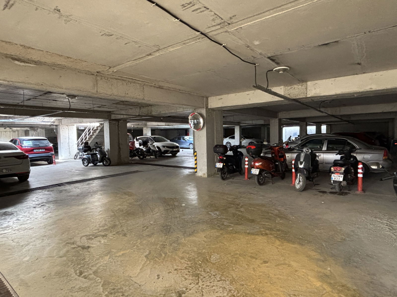 LALEZAR KONAKLARI'NDA 3+1 161 M2 SATILIK ARA KAT DAİRE