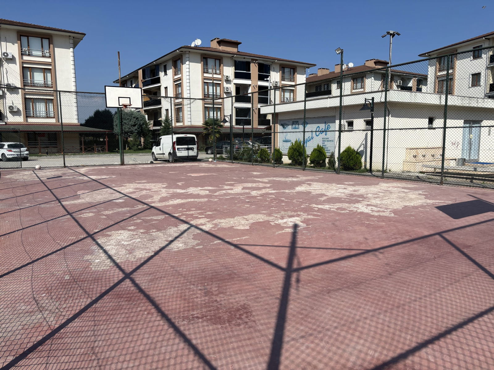 LALEZAR KONAKLARI'NDA 3+1 161 M2 SATILIK ARA KAT DAİRE