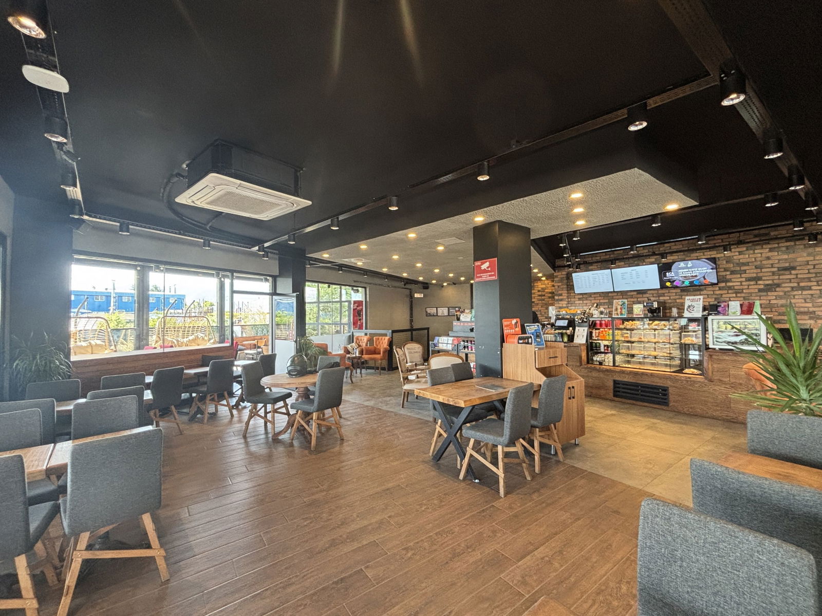 KONURALP NECMİ HOŞVER CADDESİNE CEPHE 350 M2 SATILIK İŞ YERİ