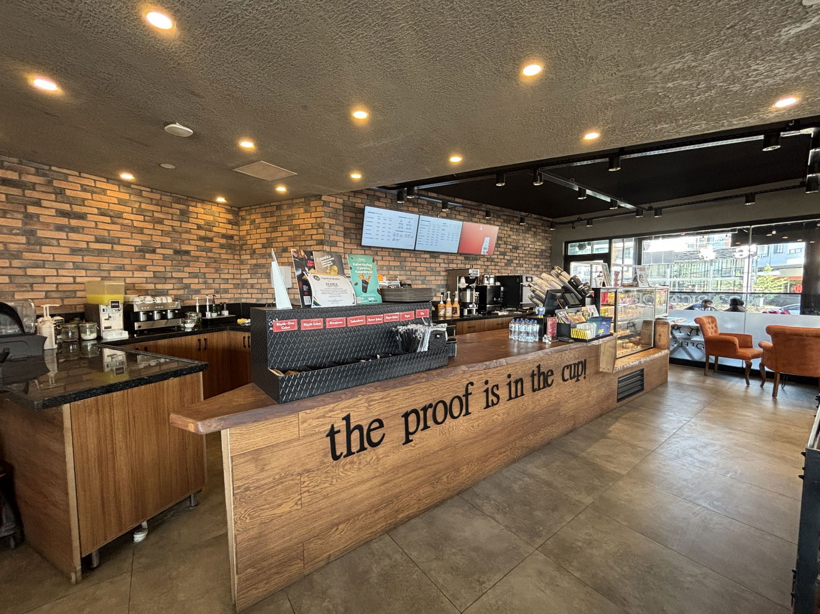 KONURALP NECMİ HOŞVER CADDESİNE CEPHE 350 M2 SATILIK İŞ YERİ