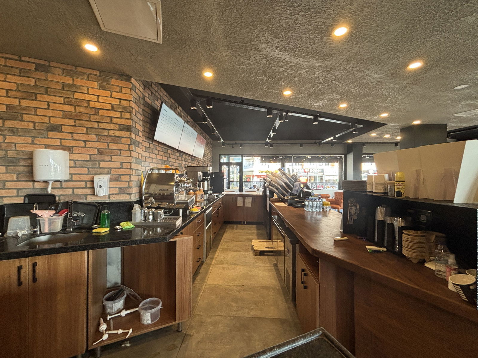 KONURALP NECMİ HOŞVER CADDESİNE CEPHE 350 M2 SATILIK İŞ YERİ