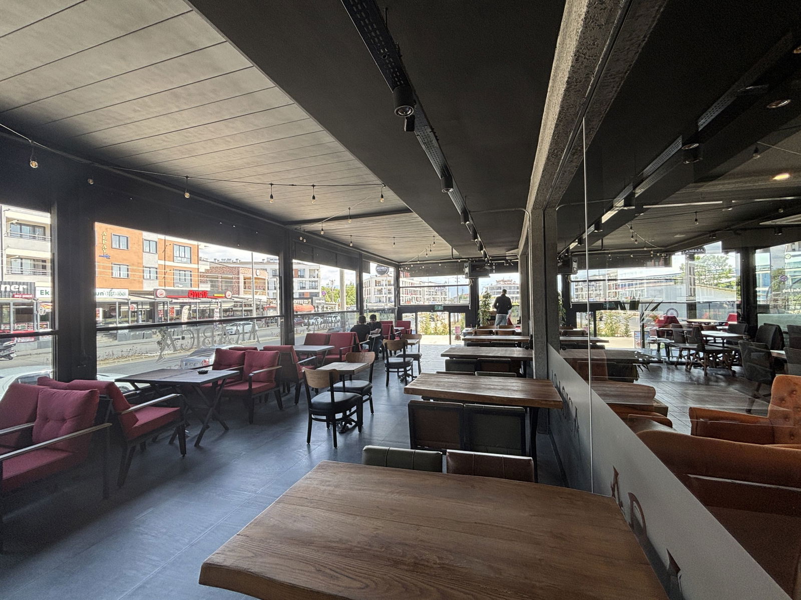 KONURALP NECMİ HOŞVER CADDESİNE CEPHE 350 M2 SATILIK İŞ YERİ