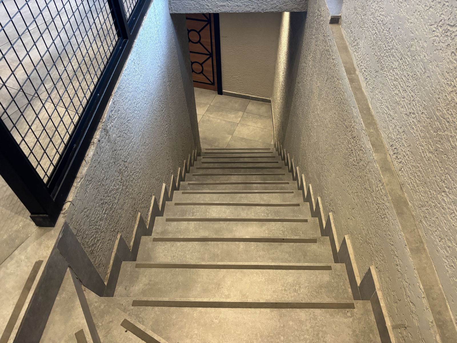 KONURALP NECMİ HOŞVER CADDESİNE CEPHE 350 M2 SATILIK İŞ YERİ