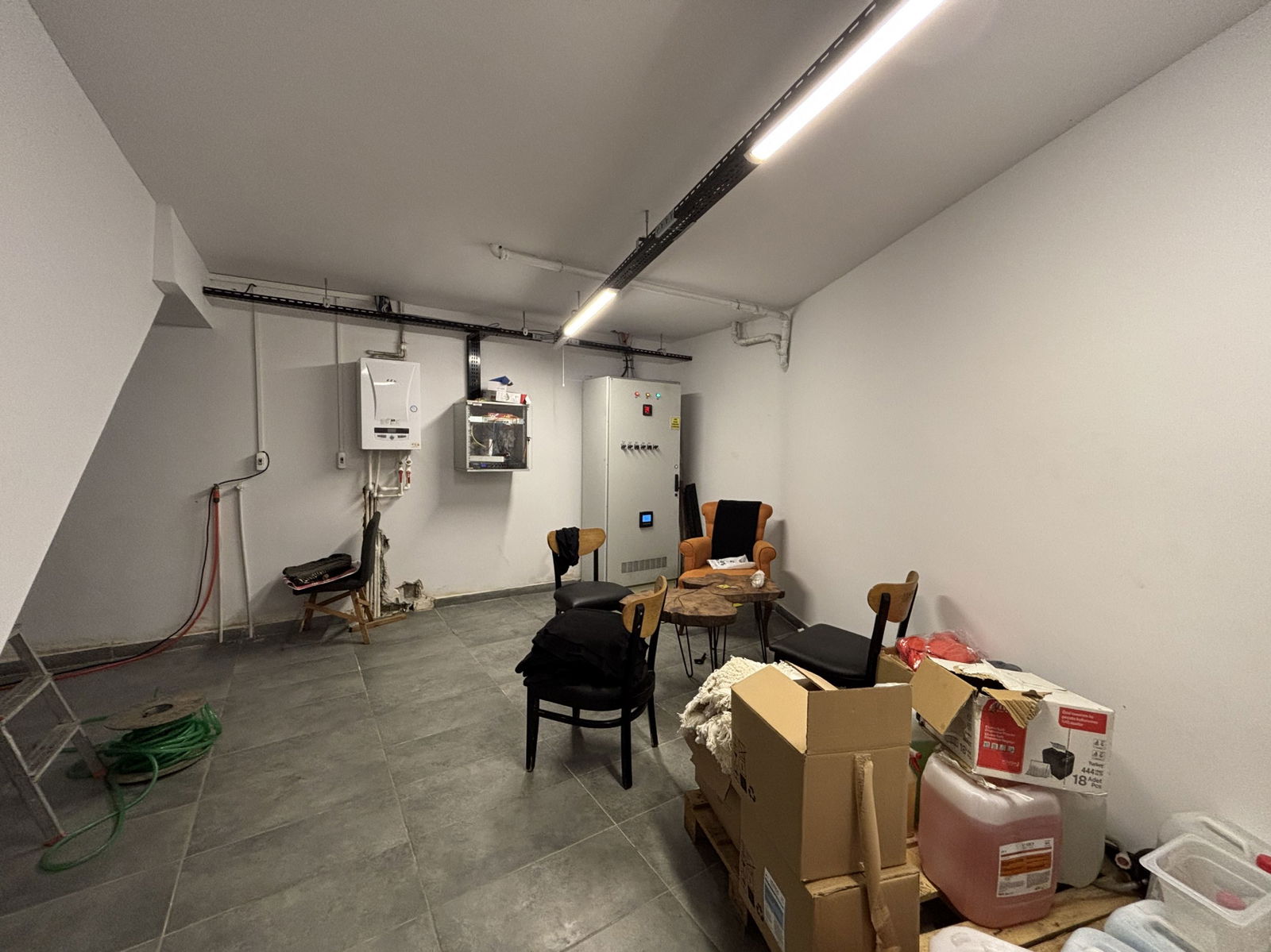 KONURALP NECMİ HOŞVER CADDESİNE CEPHE 350 M2 SATILIK İŞ YERİ