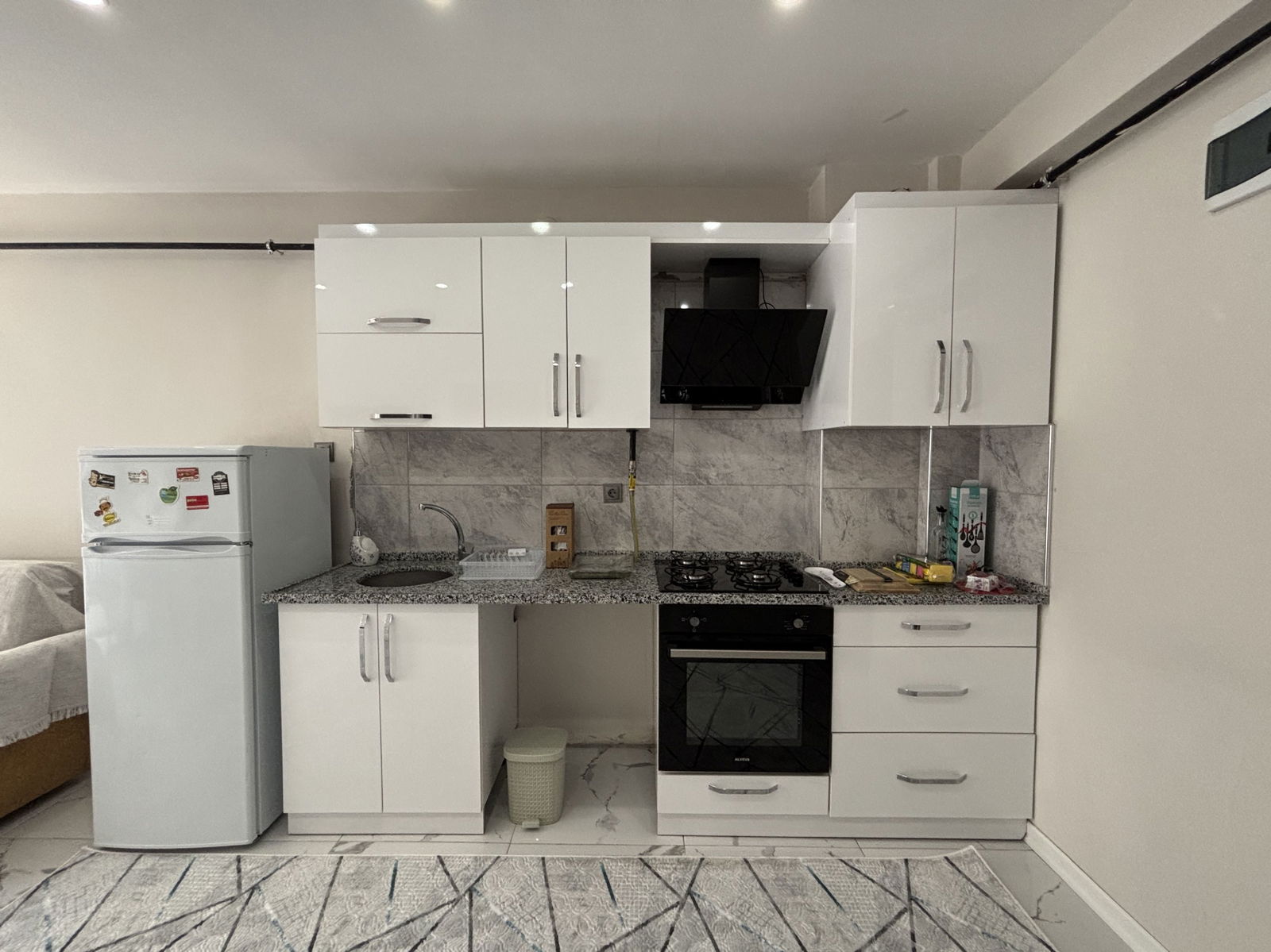 AZİZİYE MAHALLESİ'NDE 1+1 50 M2 EŞYALI KİRALIK ARA KAT DAİRE