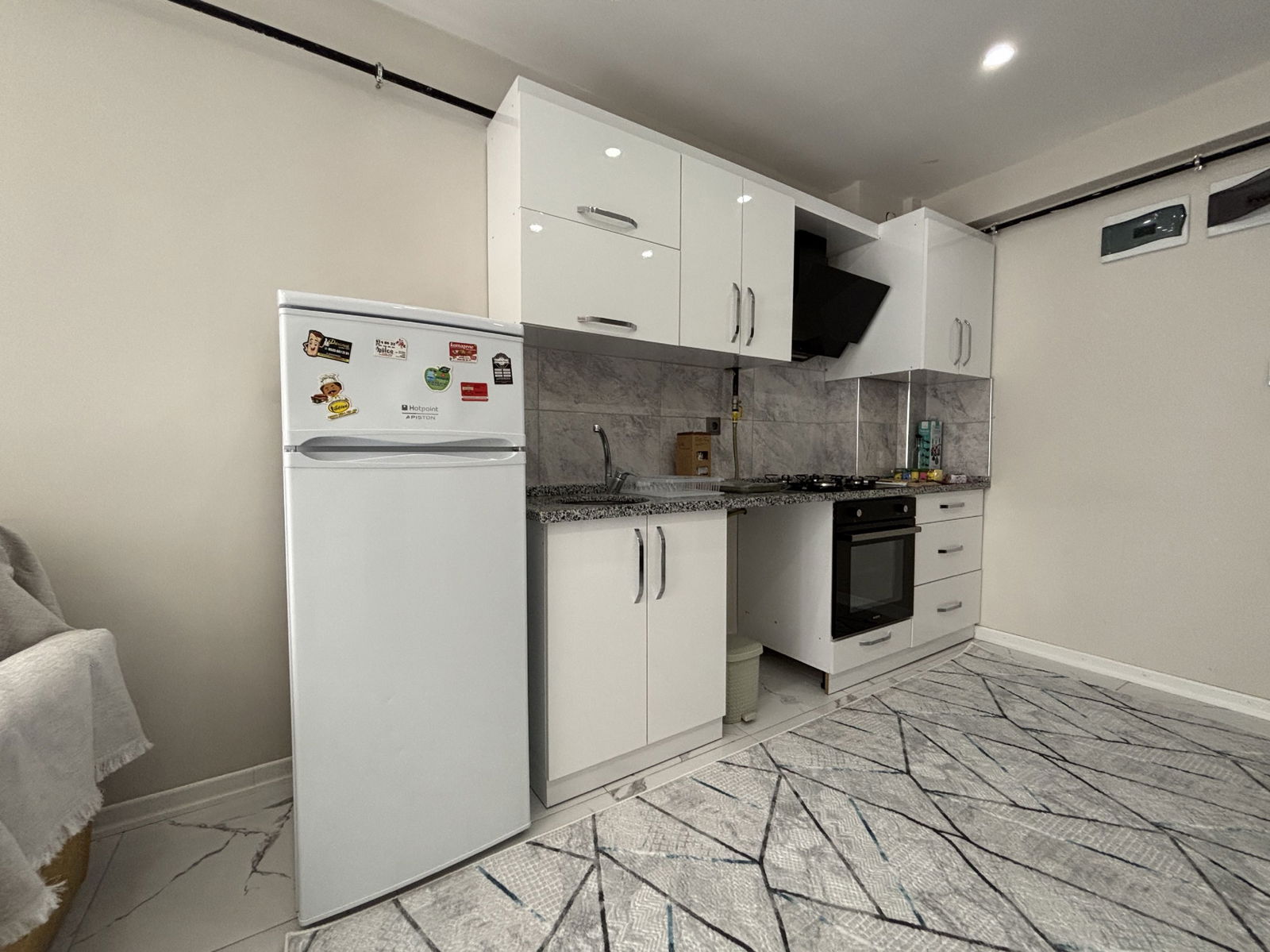 AZİZİYE MAHALLESİ'NDE 1+1 50 M2 EŞYALI KİRALIK ARA KAT DAİRE