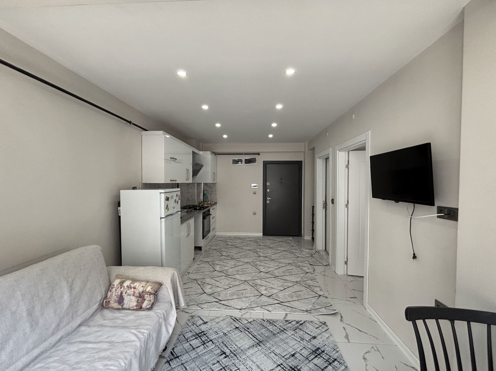 AZİZİYE MAHALLESİ'NDE 1+1 50 M2 EŞYALI KİRALIK ARA KAT DAİRE