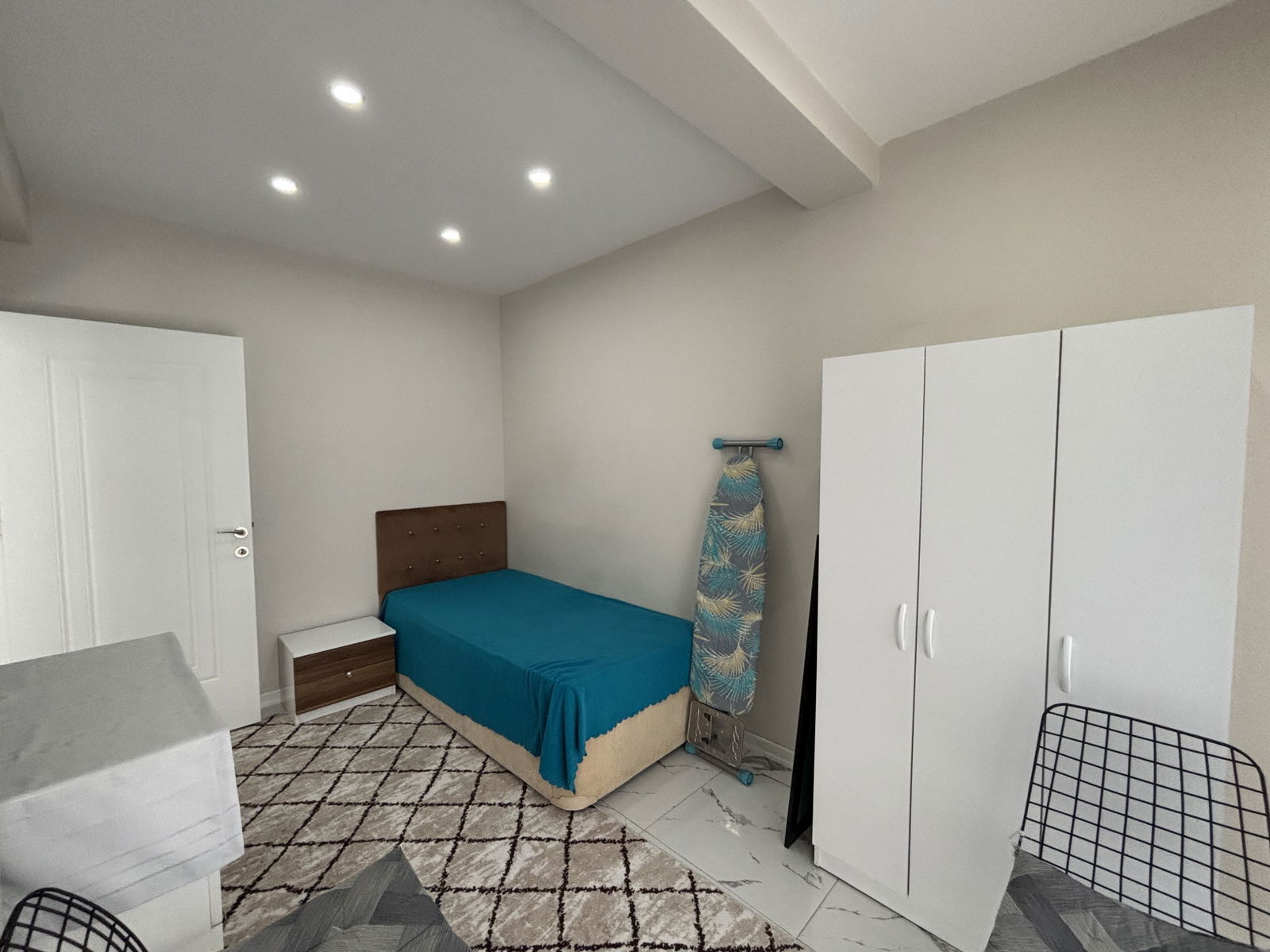 AZİZİYE MAHALLESİ'NDE 1+1 50 M2 EŞYALI KİRALIK ARA KAT DAİRE