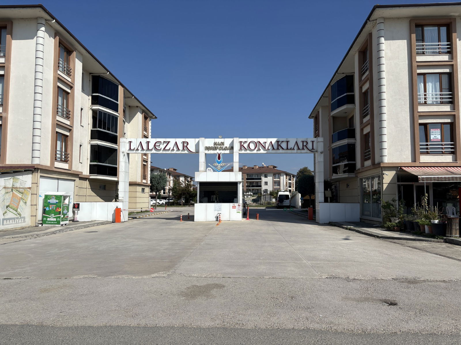 LALEZAR KONAKLARI'NDA 3+1 145 M2 SATILIK DAİRE