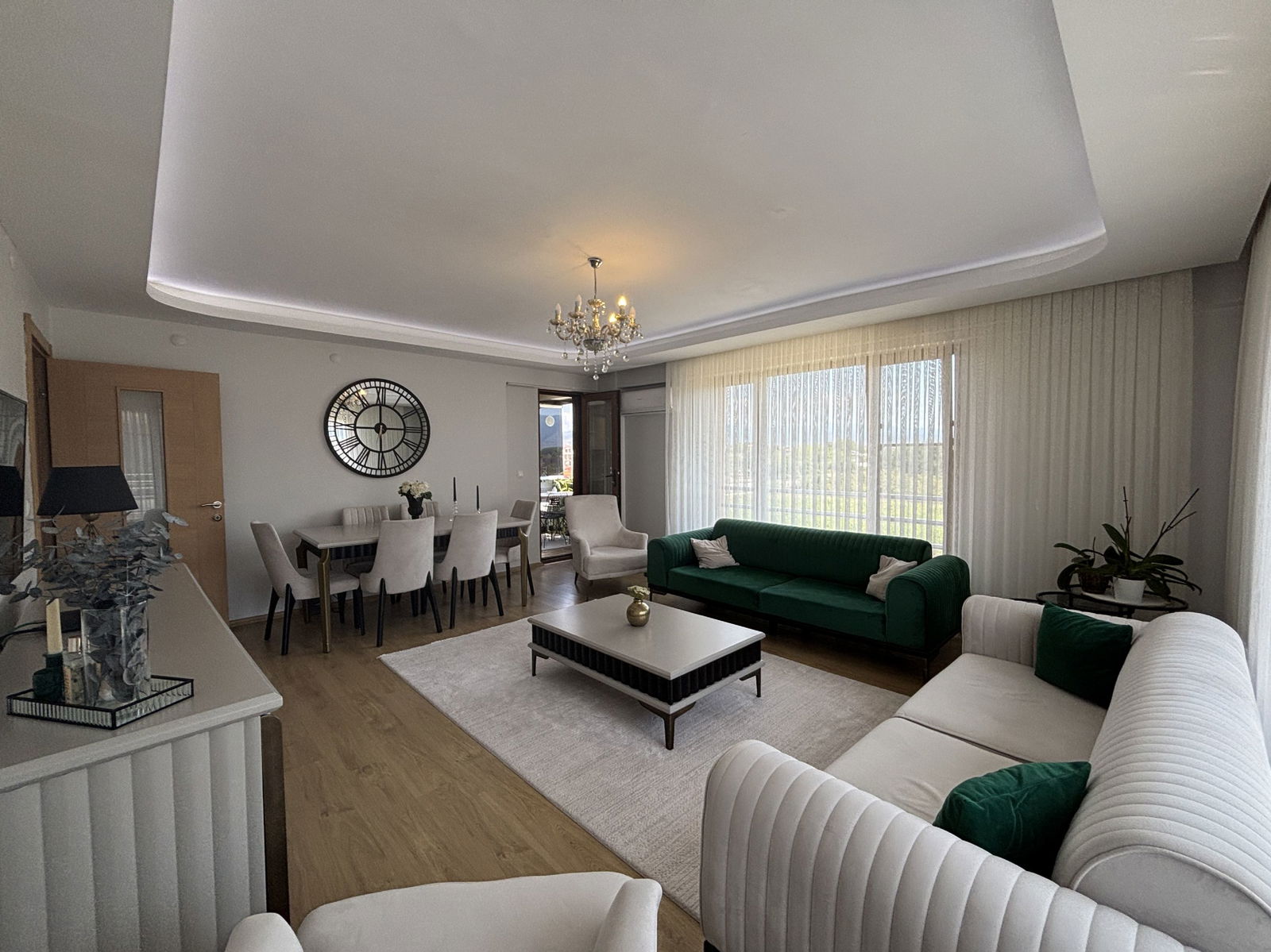 LALEZAR KONAKLARI'NDA 3+1 145 M2 SATILIK DAİRE