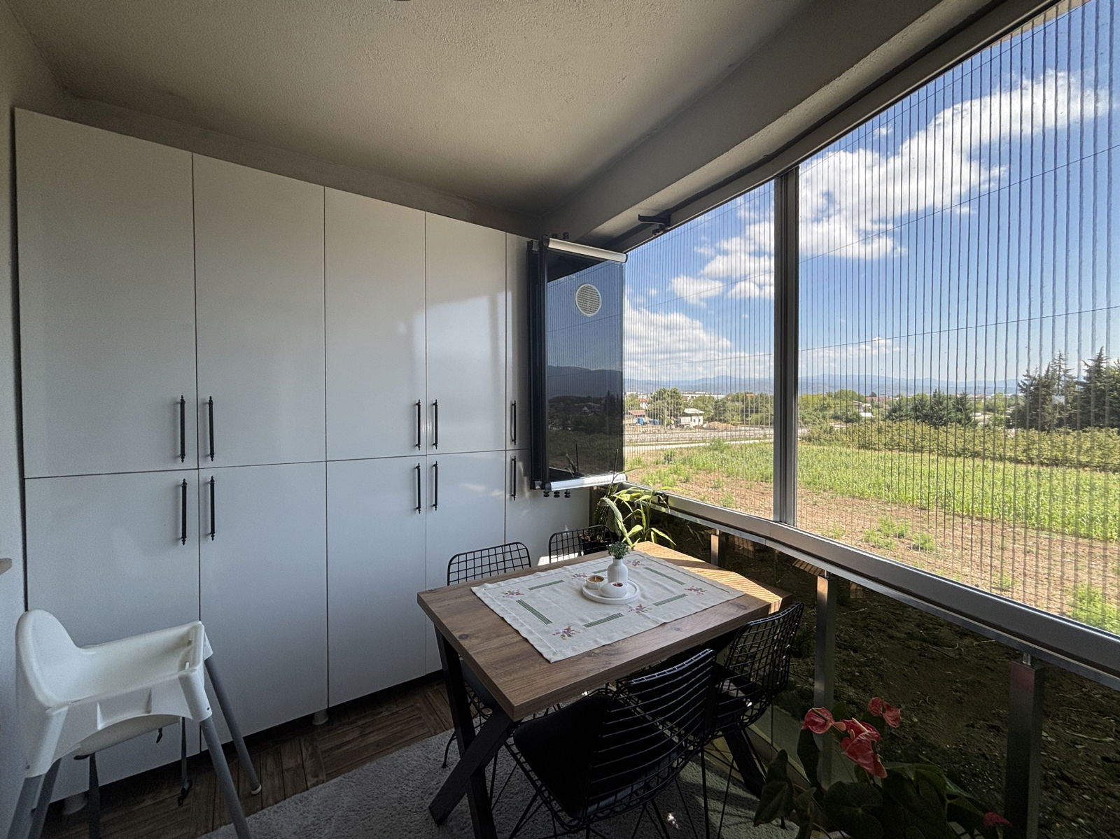 LALEZAR KONAKLARI'NDA 3+1 145 M2 SATILIK DAİRE