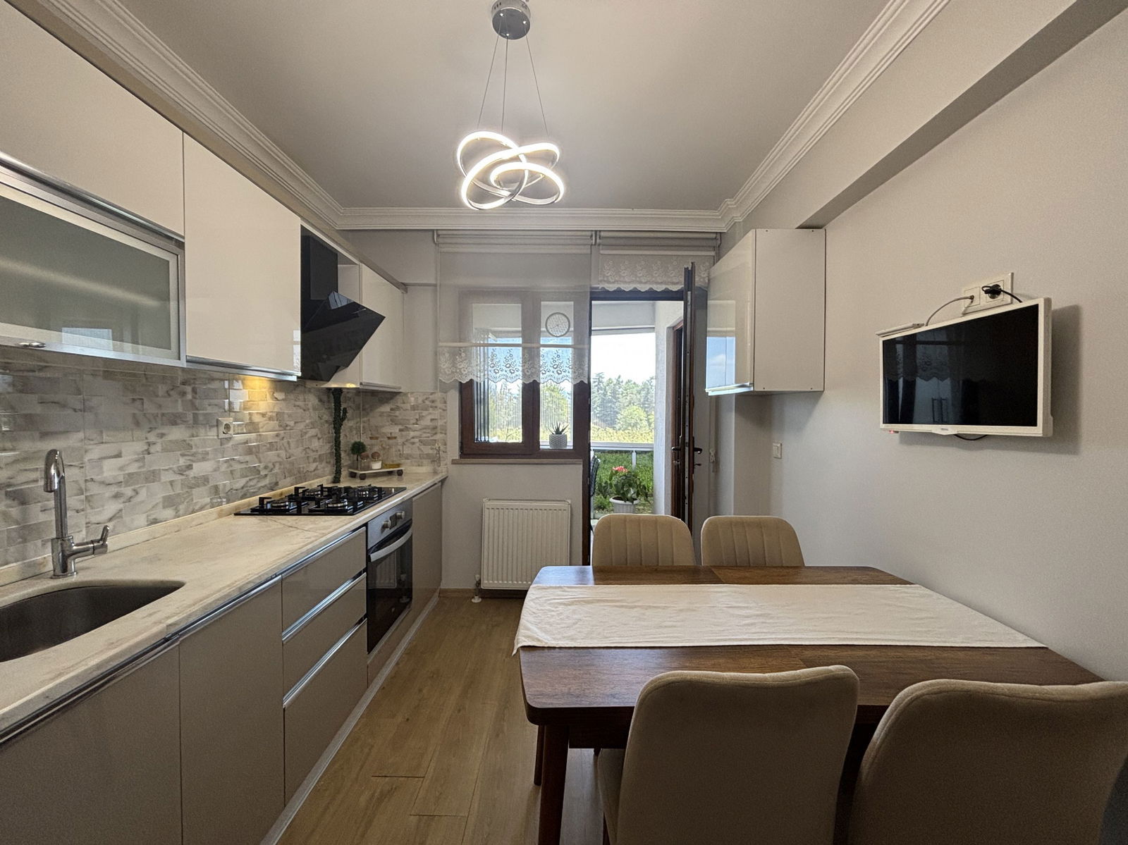 LALEZAR KONAKLARI'NDA 3+1 145 M2 SATILIK DAİRE