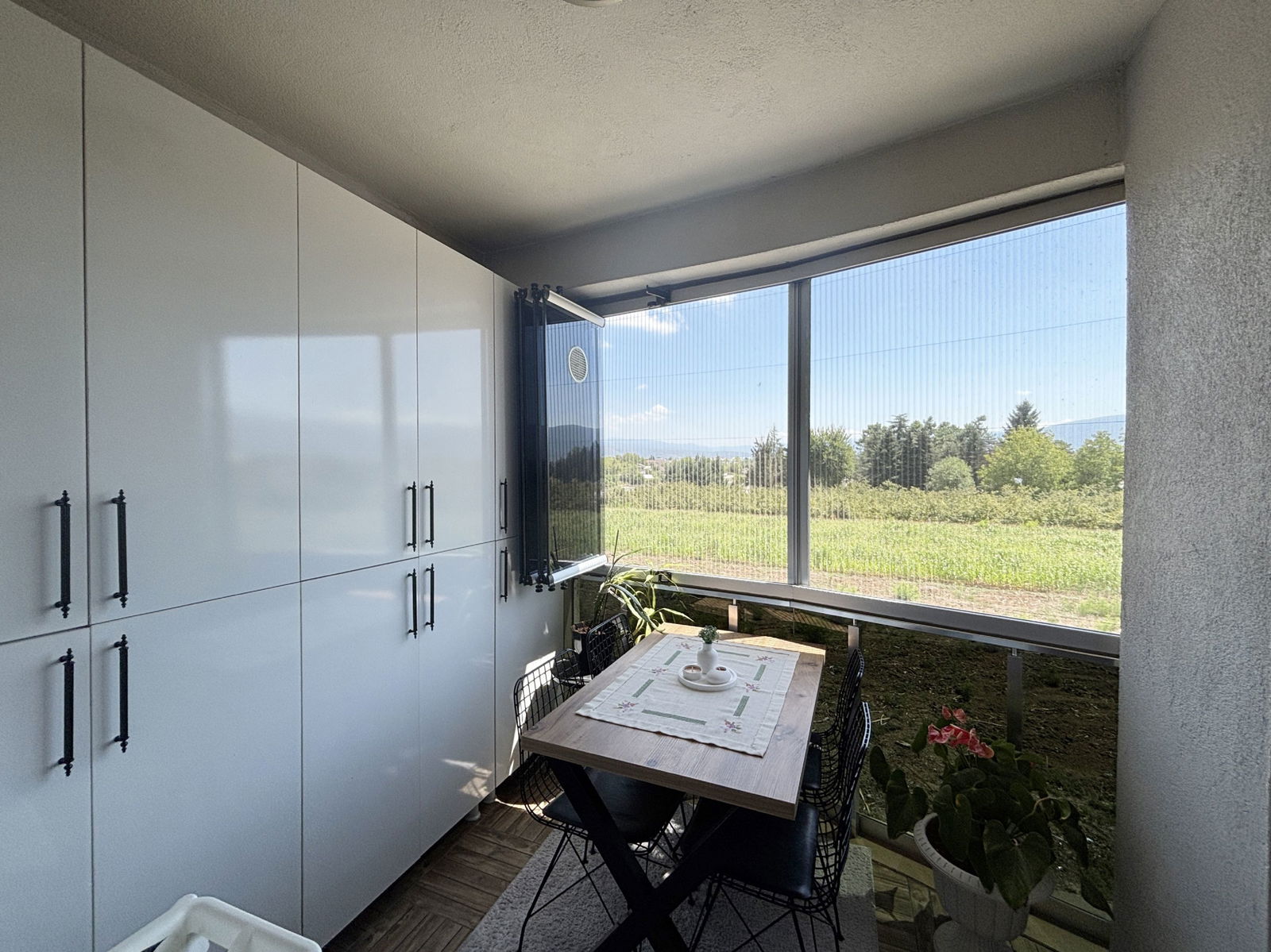 LALEZAR KONAKLARI'NDA 3+1 145 M2 SATILIK DAİRE