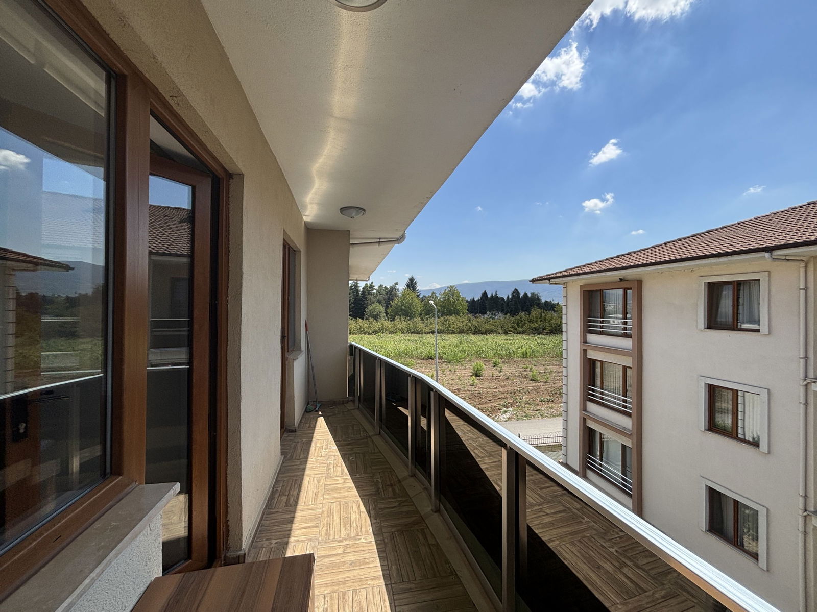 LALEZAR KONAKLARI'NDA 3+1 145 M2 SATILIK DAİRE