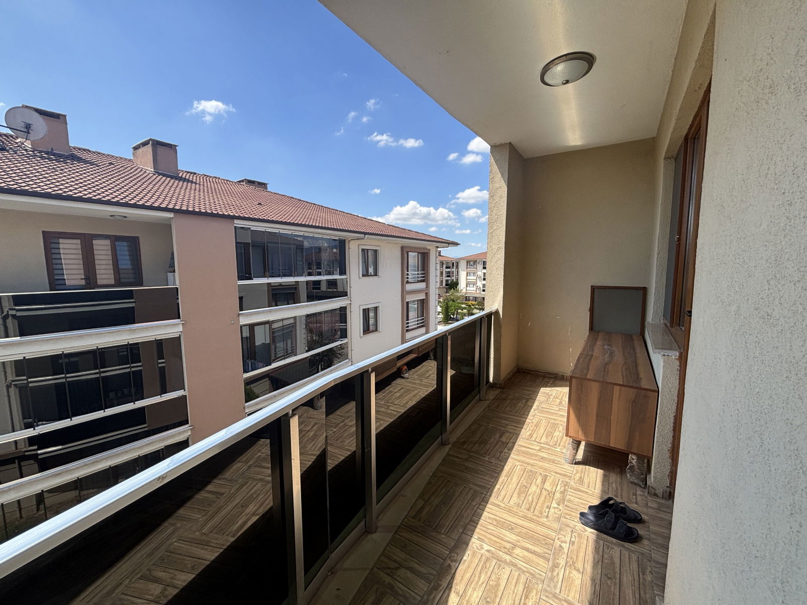 LALEZAR KONAKLARI'NDA 3+1 145 M2 SATILIK DAİRE