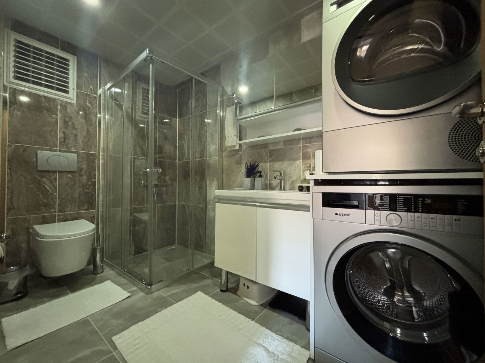 LALEZAR KONAKLARI'NDA 3+1 145 M2 SATILIK DAİRE