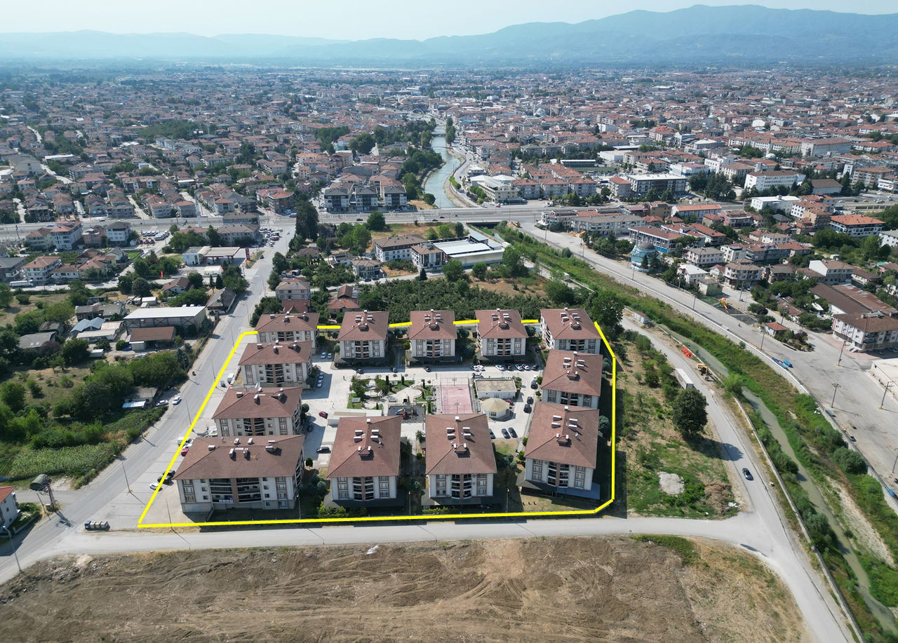 LALEZAR KONAKLARI'NDA 3+1 145 M2 SATILIK DAİRE