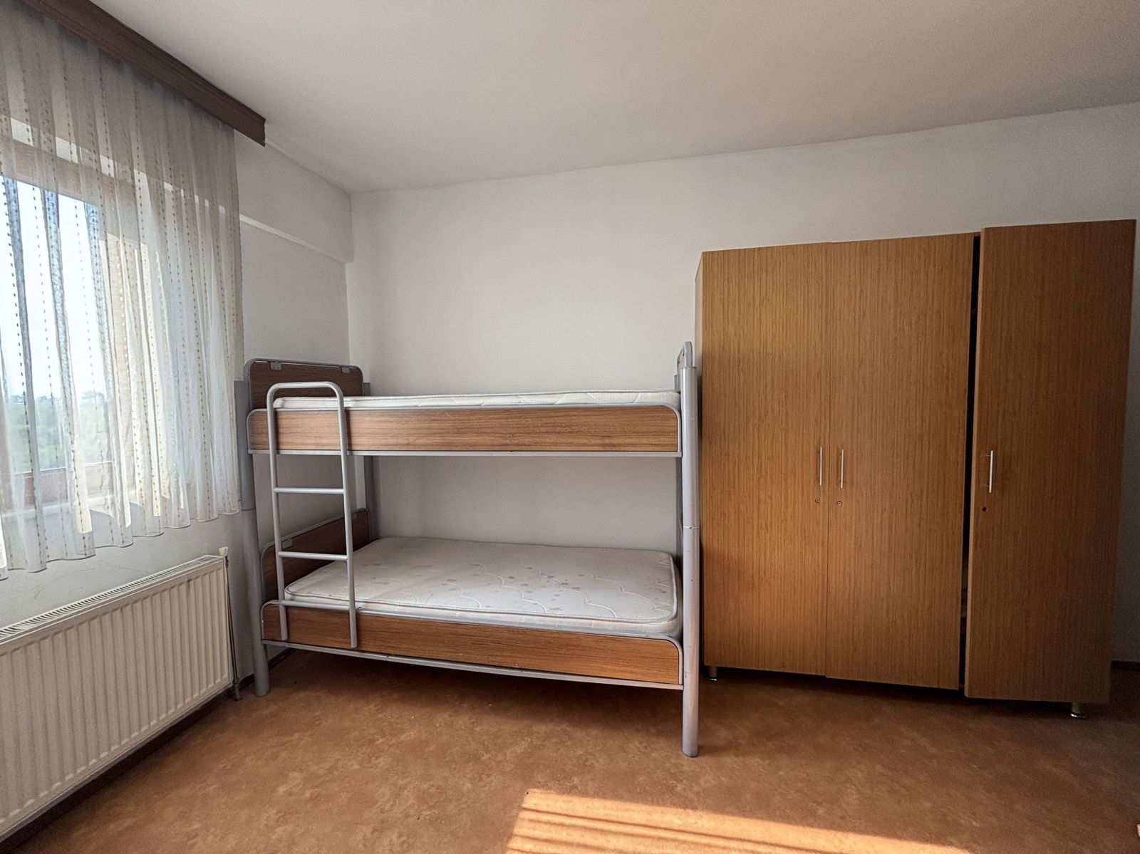 ŞIRALIK'TA 1000 M2 ARSA İÇERİSİNDE 24 ODALI KİRALIK YURT BİNASI