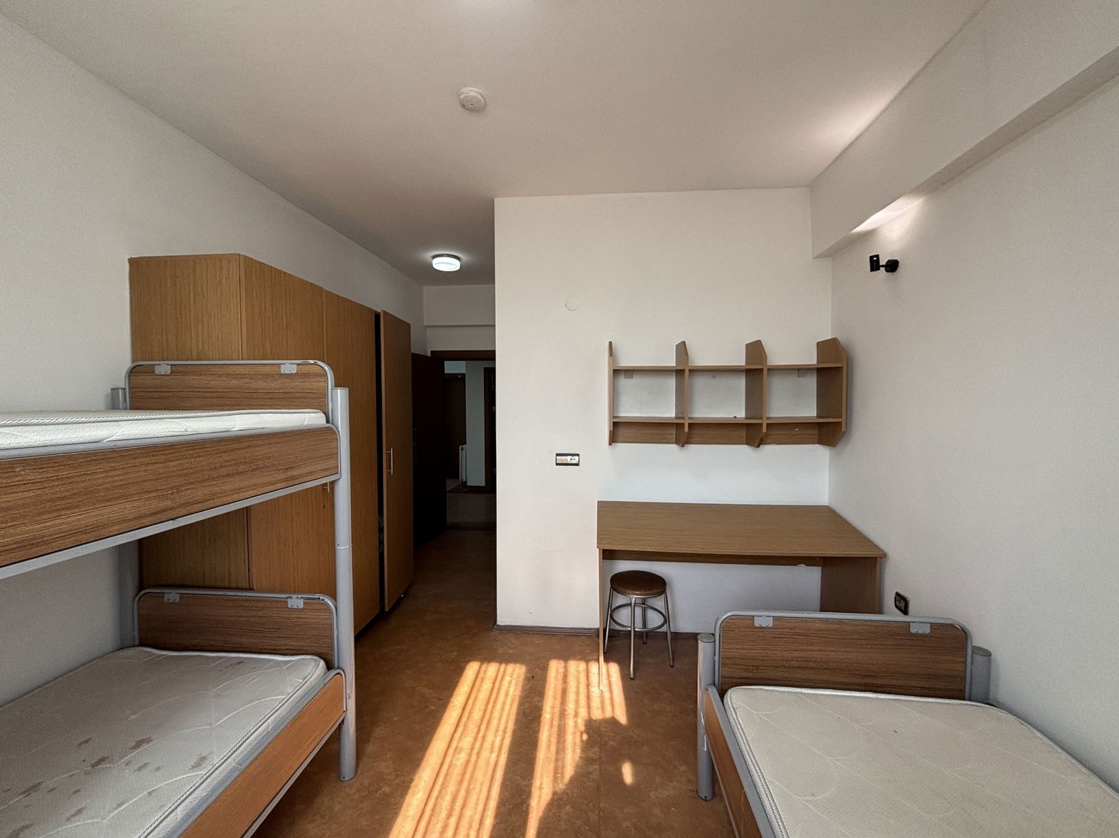 ŞIRALIK'TA 1000 M2 ARSA İÇERİSİNDE 24 ODALI KİRALIK YURT BİNASI