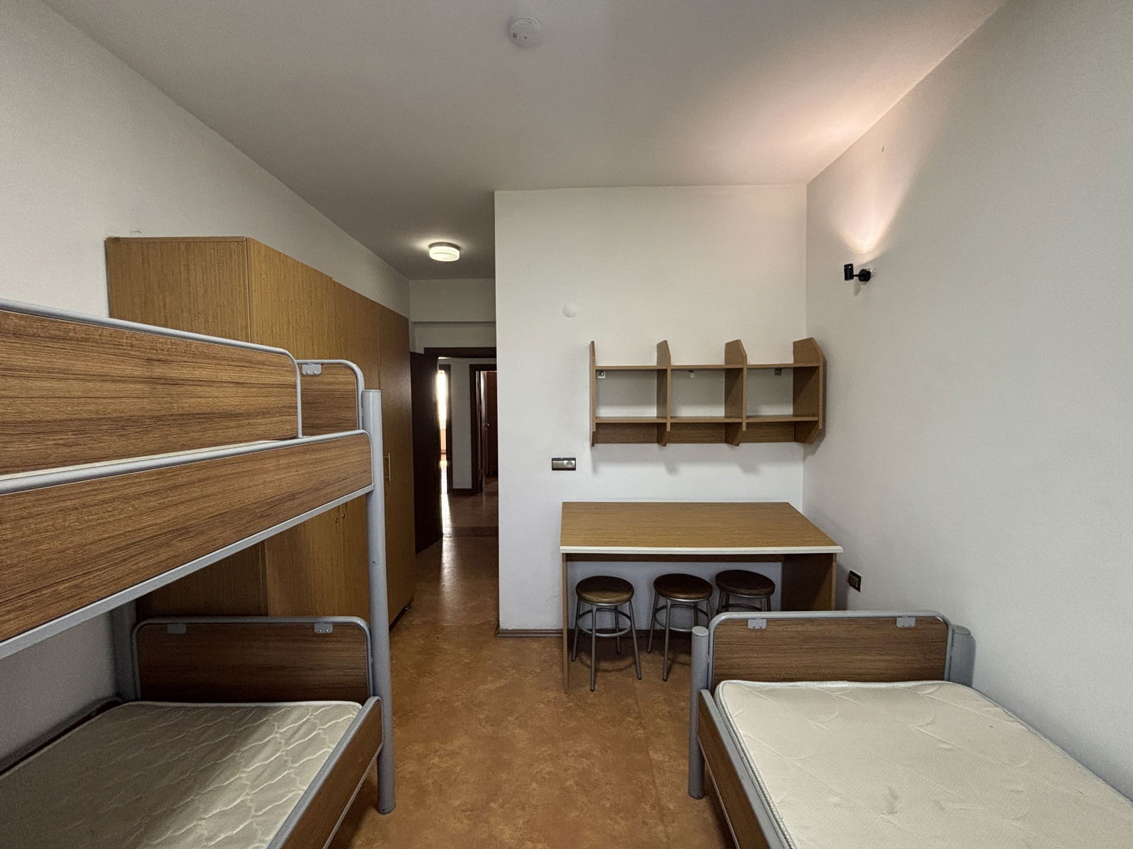 ŞIRALIK'TA 1000 M2 ARSA İÇERİSİNDE 24 ODALI KİRALIK YURT BİNASI