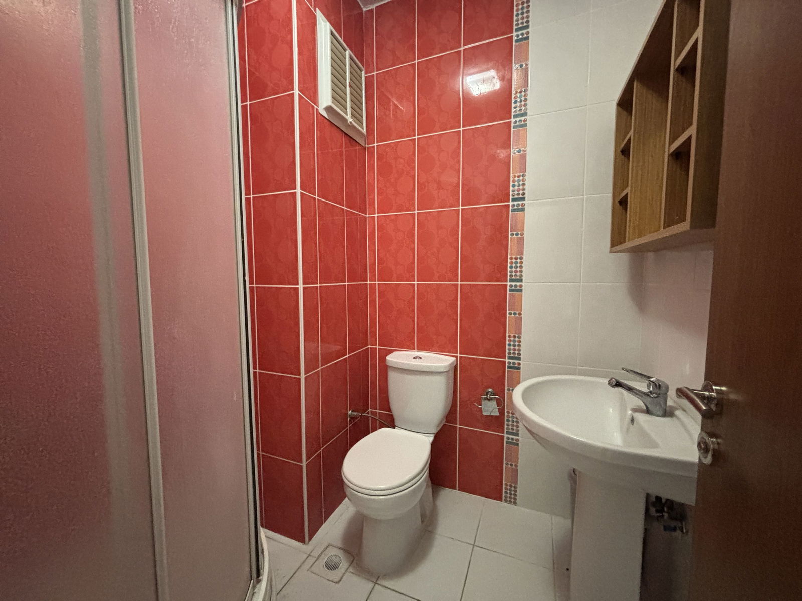 ŞIRALIK'TA 1000 M2 ARSA İÇERİSİNDE 24 ODALI KİRALIK YURT BİNASI