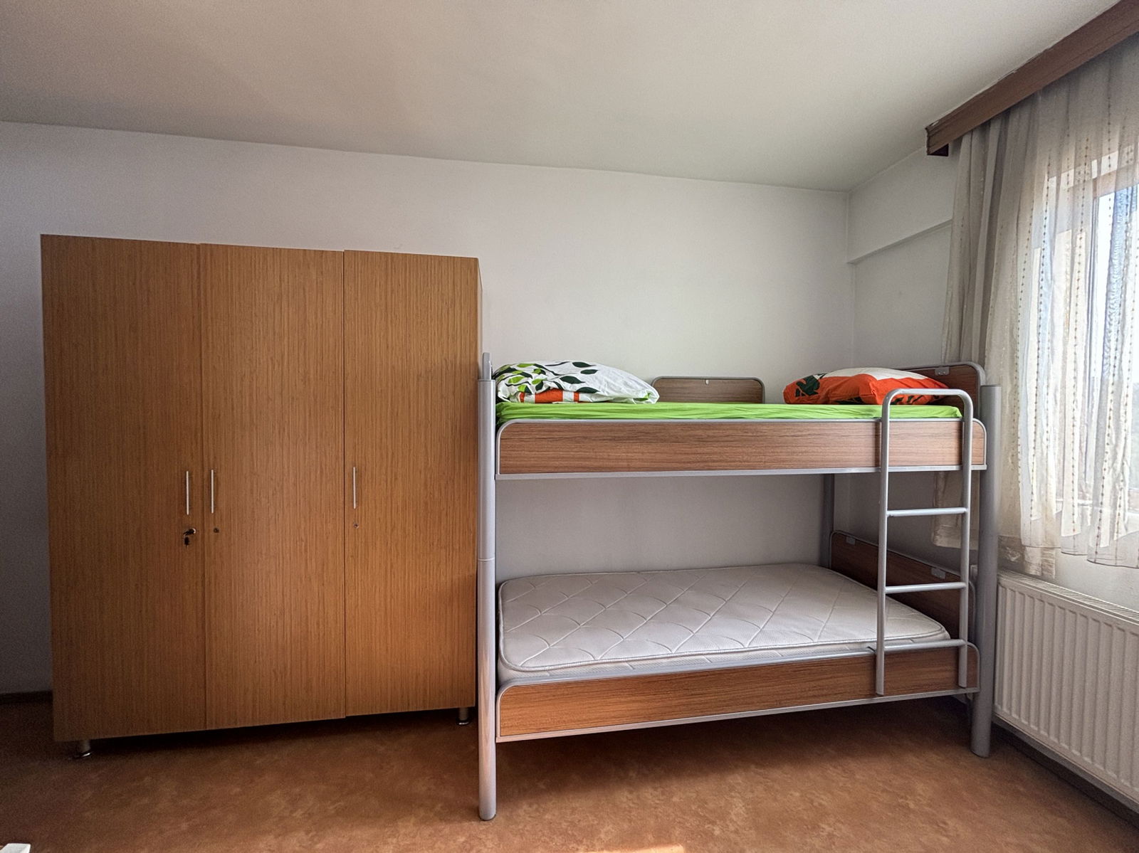 ŞIRALIK'TA 1000 M2 ARSA İÇERİSİNDE 24 ODALI KİRALIK YURT BİNASI