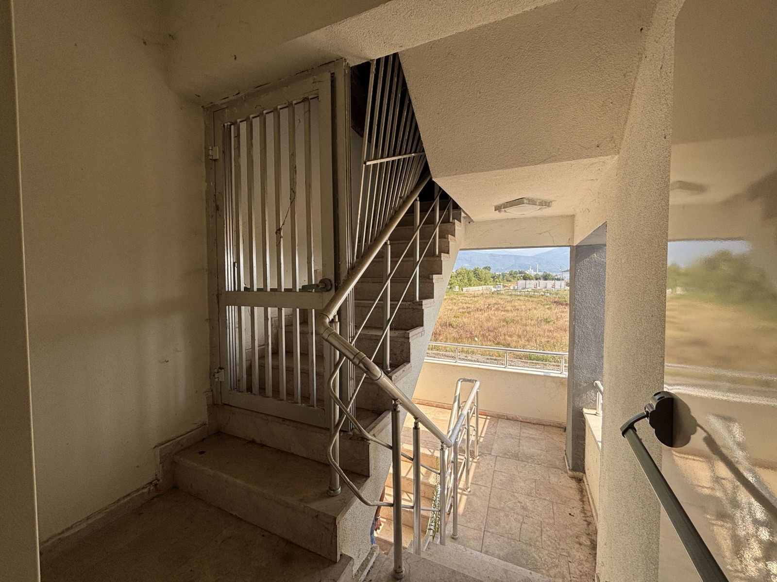 ŞIRALIK'TA 1000 M2 ARSA İÇERİSİNDE 24 ODALI KİRALIK YURT BİNASI