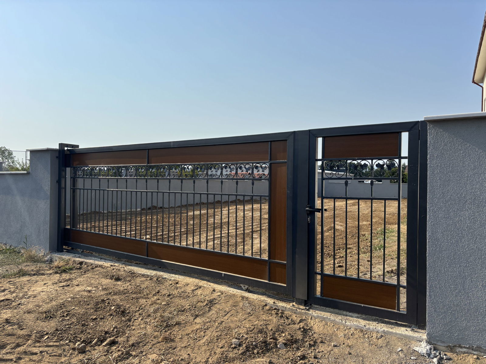 ŞIRALIK'TA 1000 M2 ARSA İÇERİSİNDE 24 ODALI KİRALIK YURT BİNASI