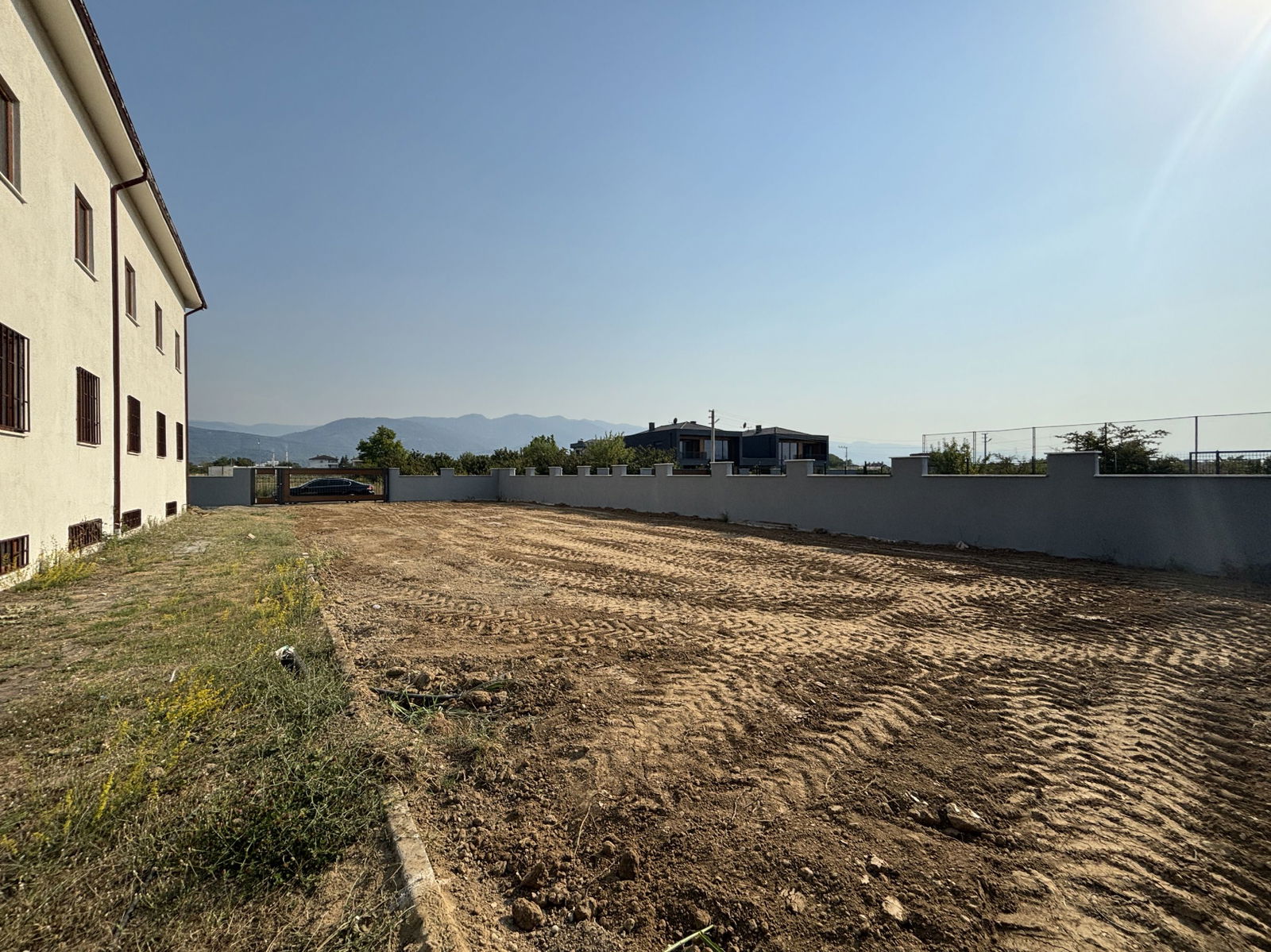 ŞIRALIK'TA 1000 M2 ARSA İÇERİSİNDE 24 ODALI KİRALIK YURT BİNASI