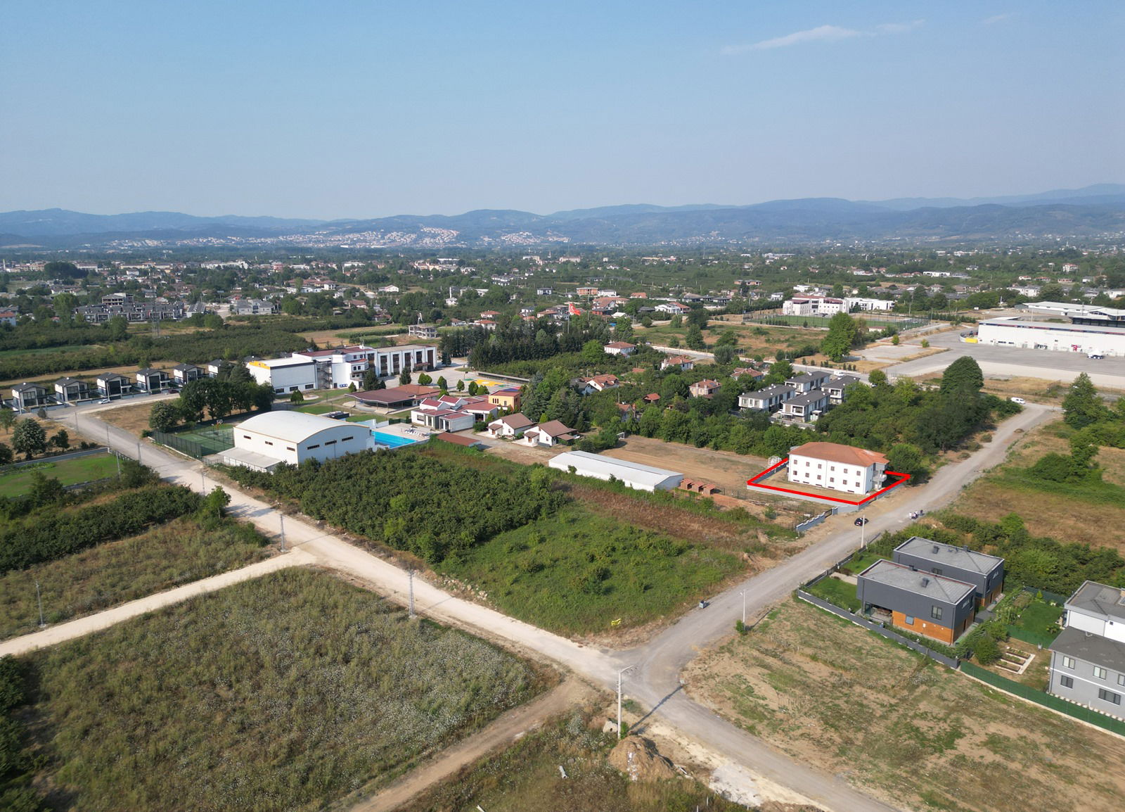 ŞIRALIK'TA 1000 M2 ARSA İÇERİSİNDE 24 ODALI KİRALIK YURT BİNASI