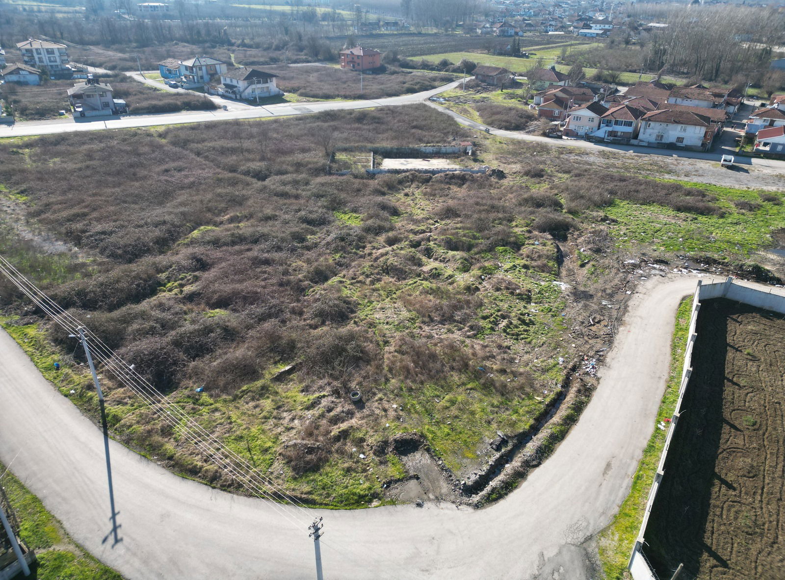 AĞA MAHALLESİ'NDE 470 M2 SATILIK ARSA