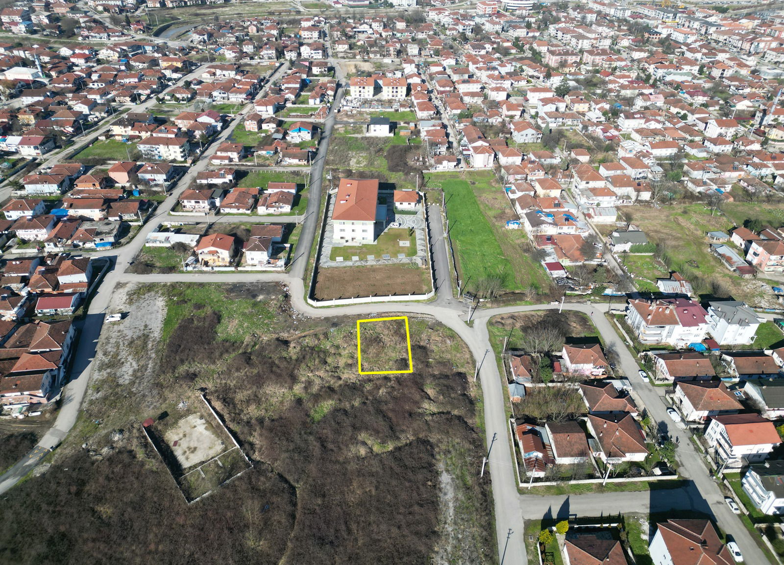 AĞA MAHALLESİ'NDE 470 M2 SATILIK ARSA