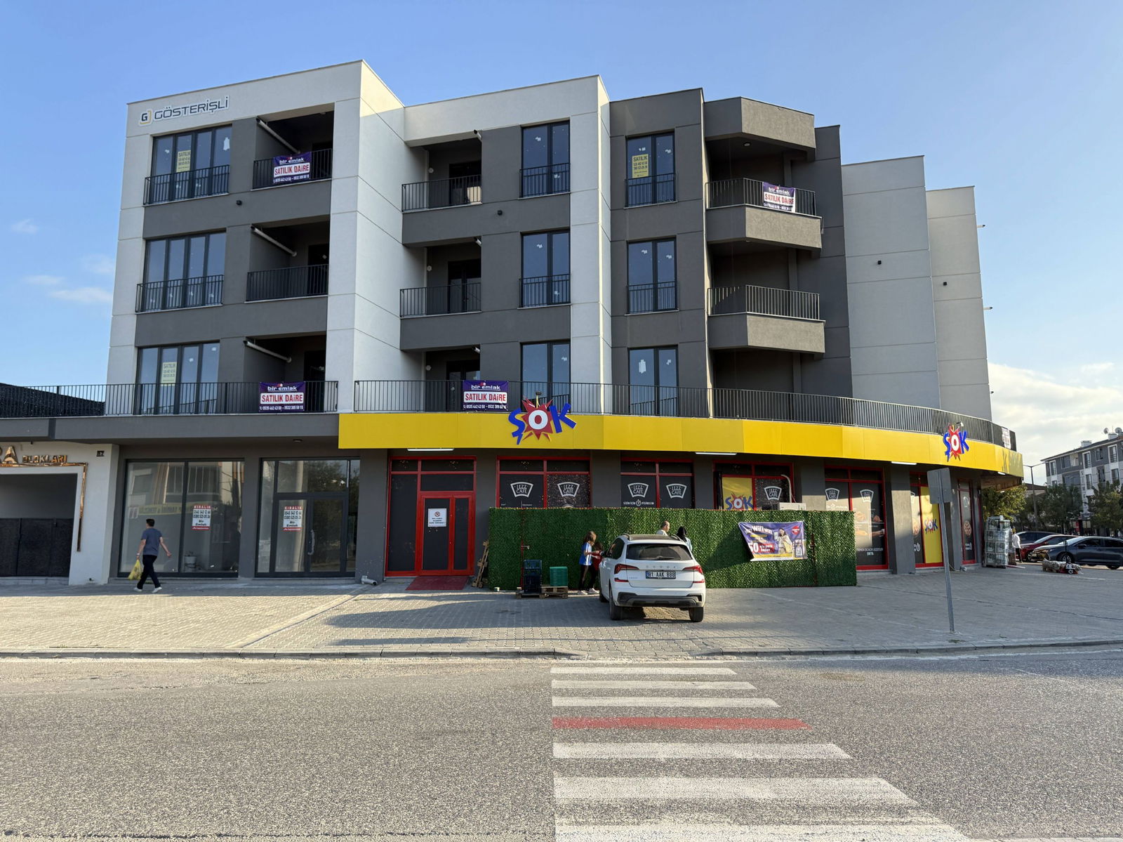 UZUNMUSTAFA'DA ALPARSLAN TÜRKEŞ CADDESİNE CEPHE KİRALIK DÜKKAN  