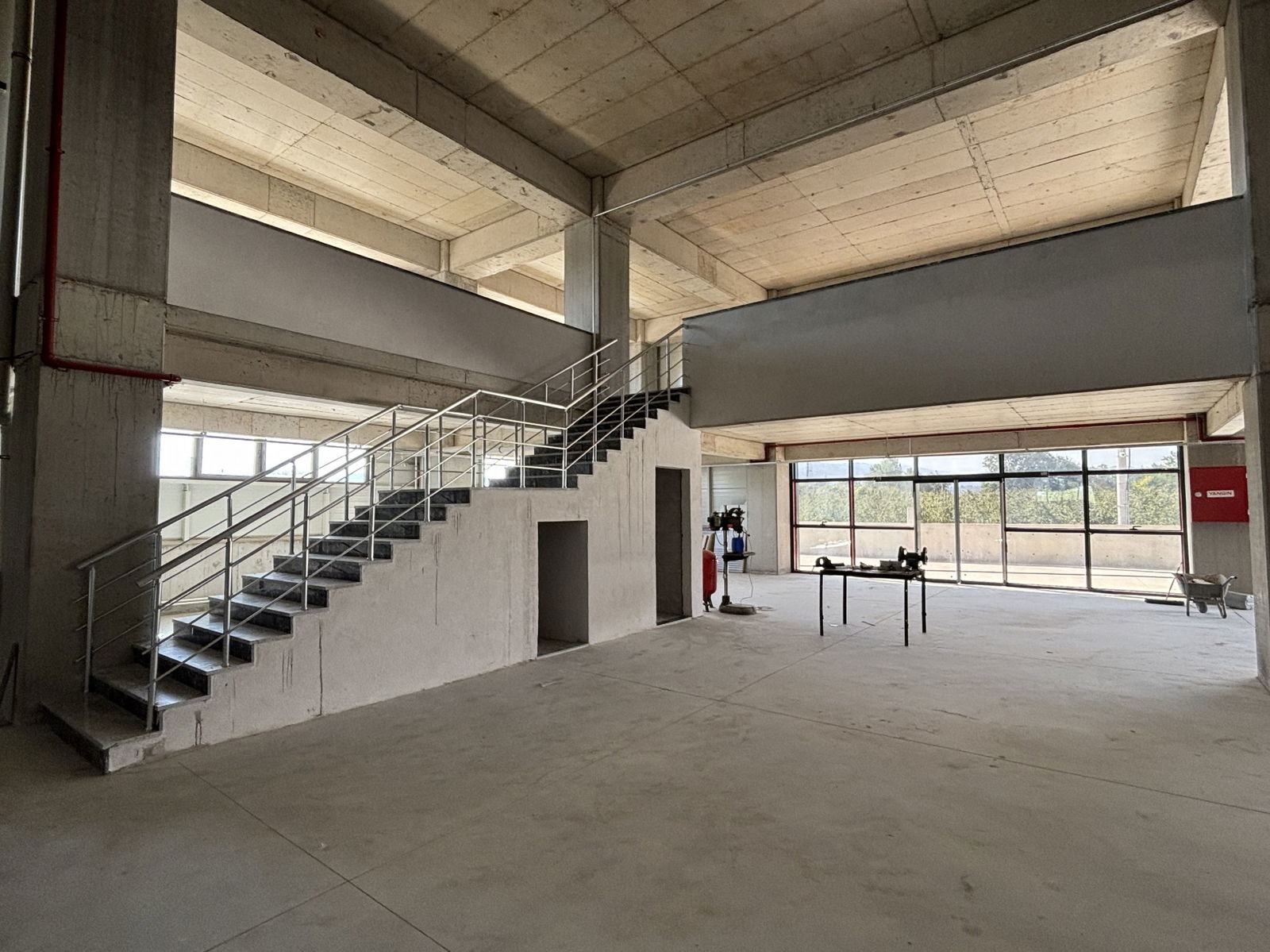 GÜMÜŞOVA HACIKADİRLER'DE 2000 M2 KİRALIK FABRİKA