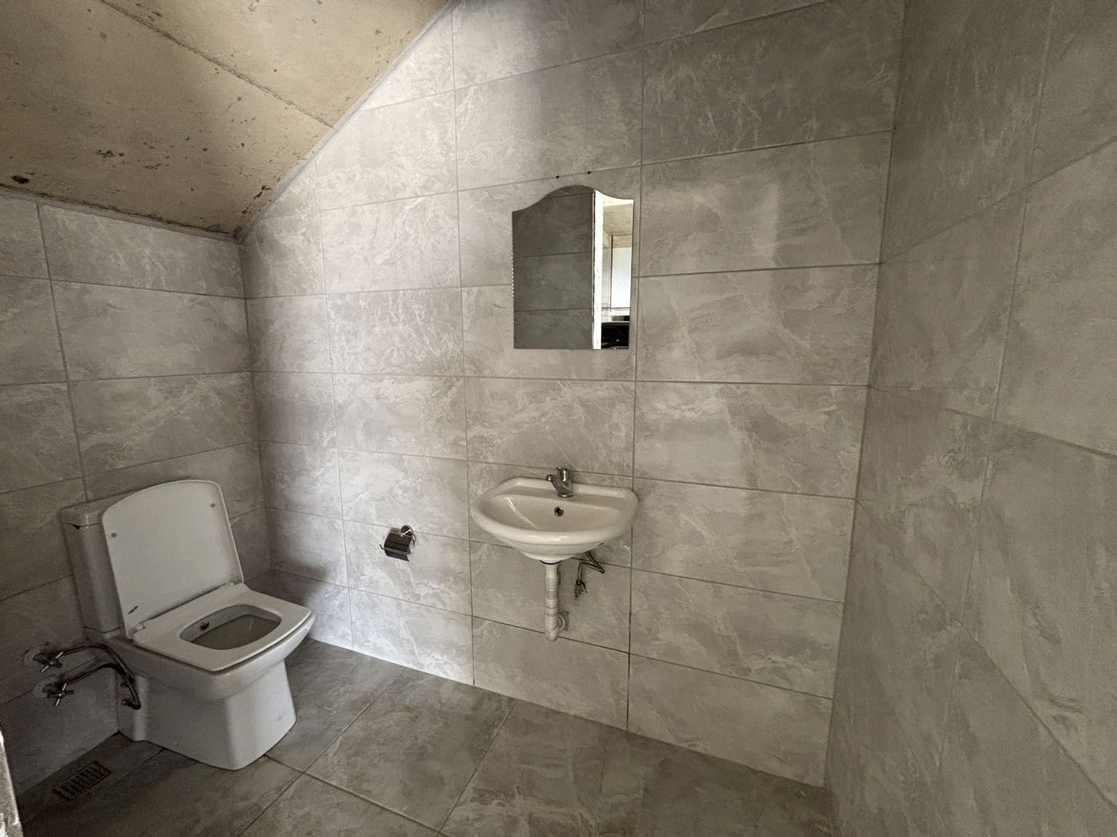 GÜMÜŞOVA HACIKADİRLER'DE 2000 M2 KİRALIK FABRİKA