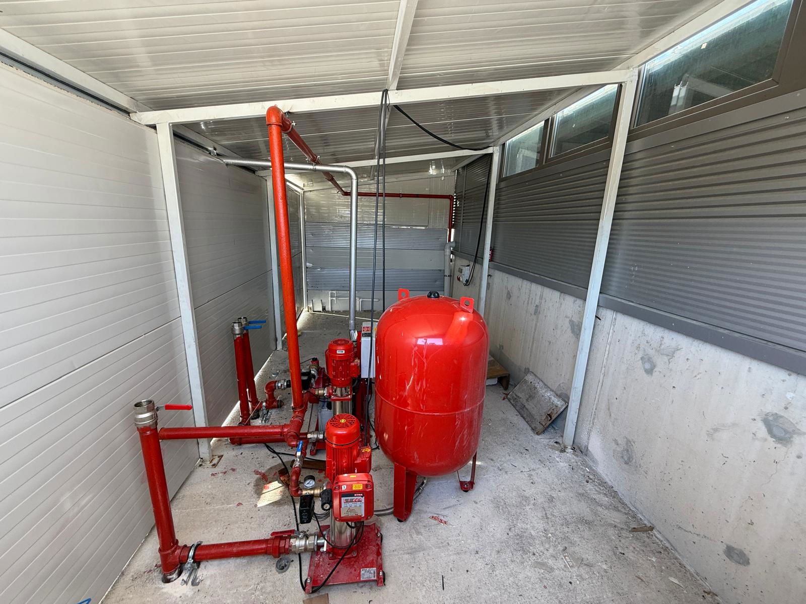 GÜMÜŞOVA HACIKADİRLER'DE 2000 M2 KİRALIK FABRİKA