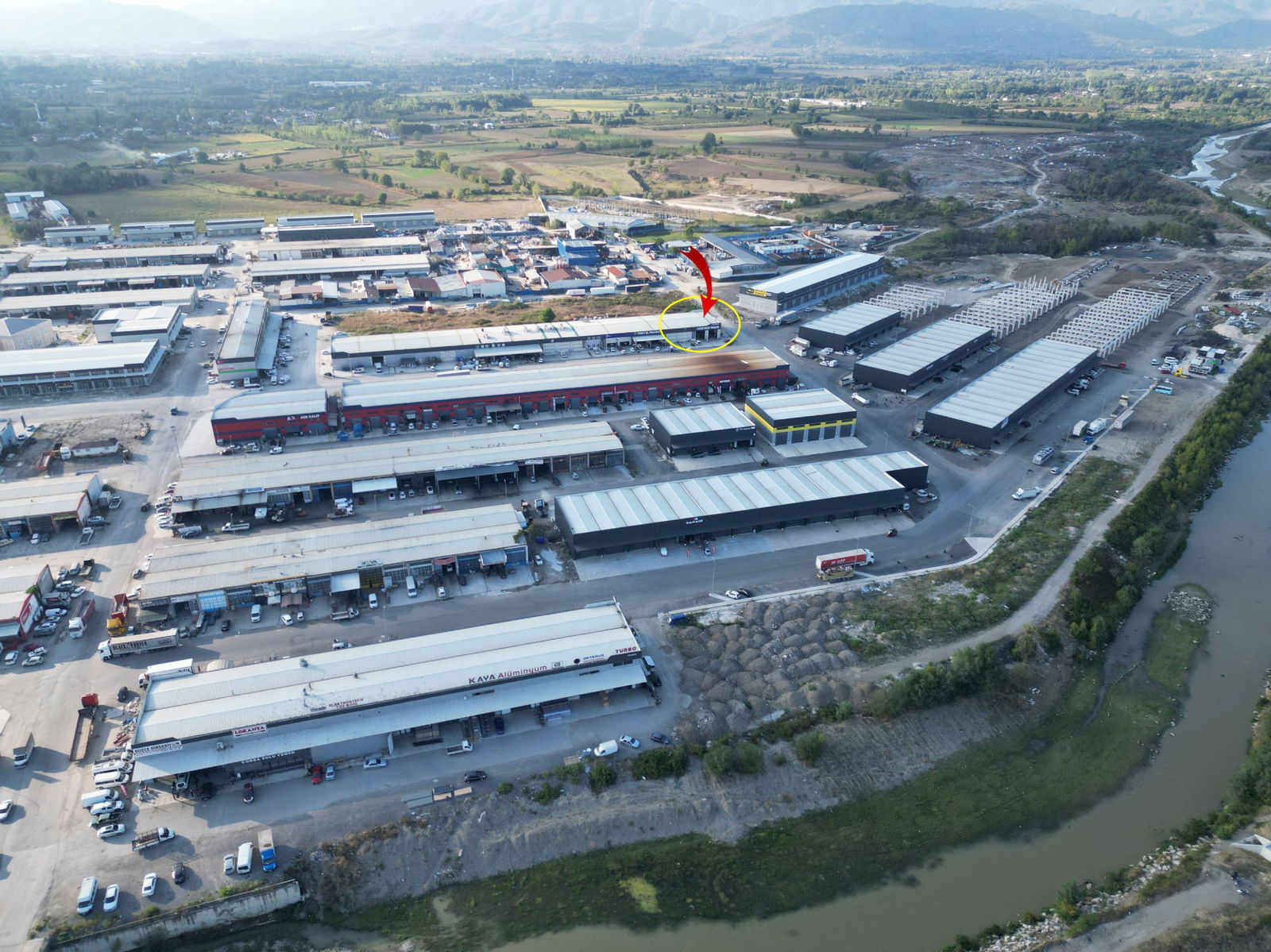 KÜÇÜK SANAYİ SİTESİNDE 187 M2 KİRALIK DÜKKAN