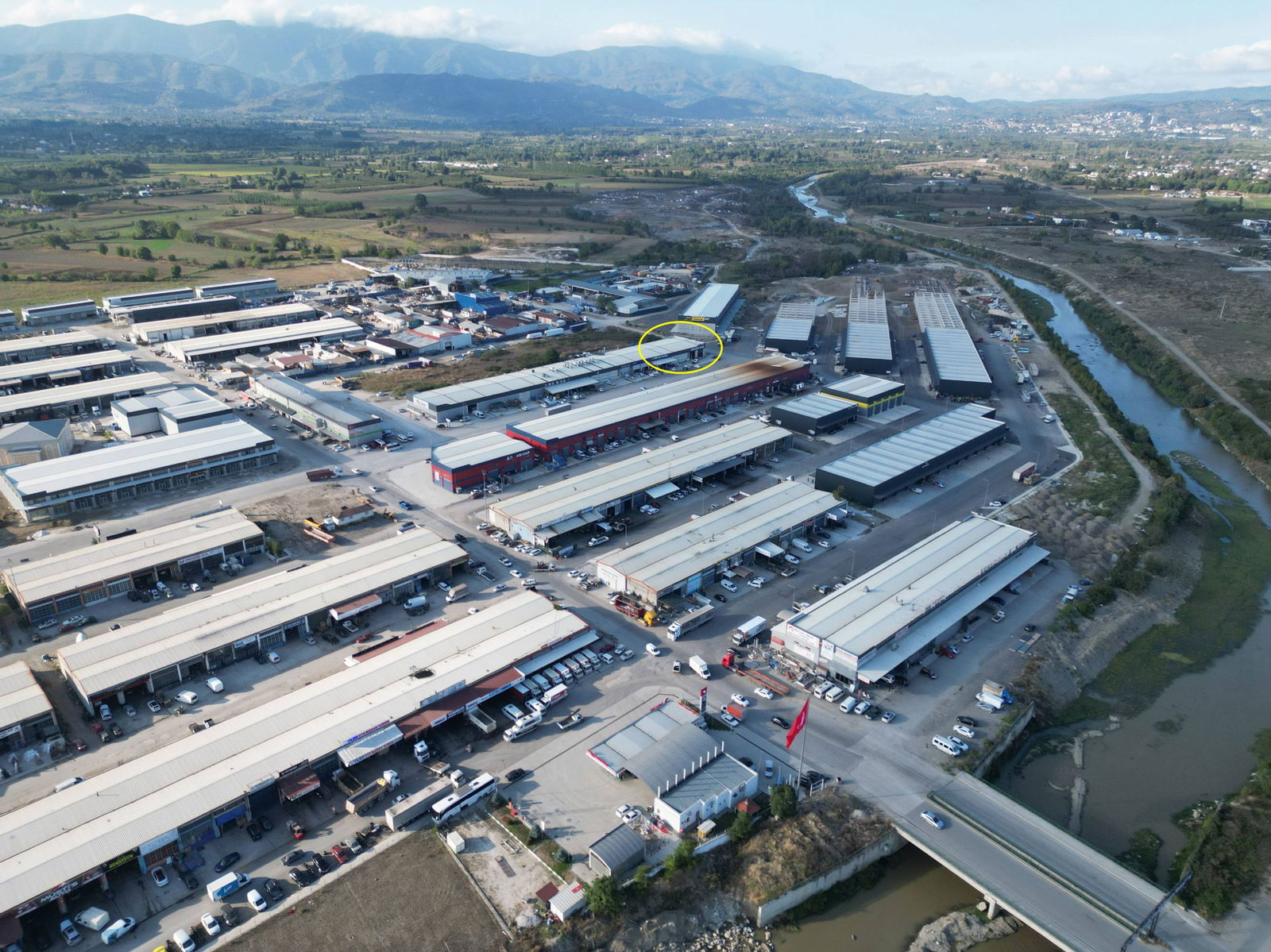 KÜÇÜK SANAYİ SİTESİNDE 187 M2 KİRALIK DÜKKAN