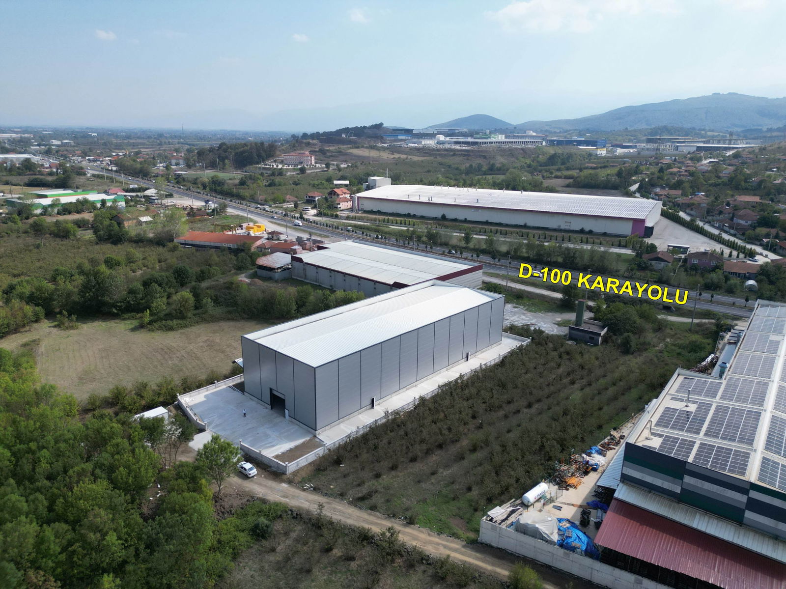 GÜMÜŞOVA SELAMLAR'DA 3000 M2 ARSA İÇİNDE 1790 M2 KİRALIK FABRİKA