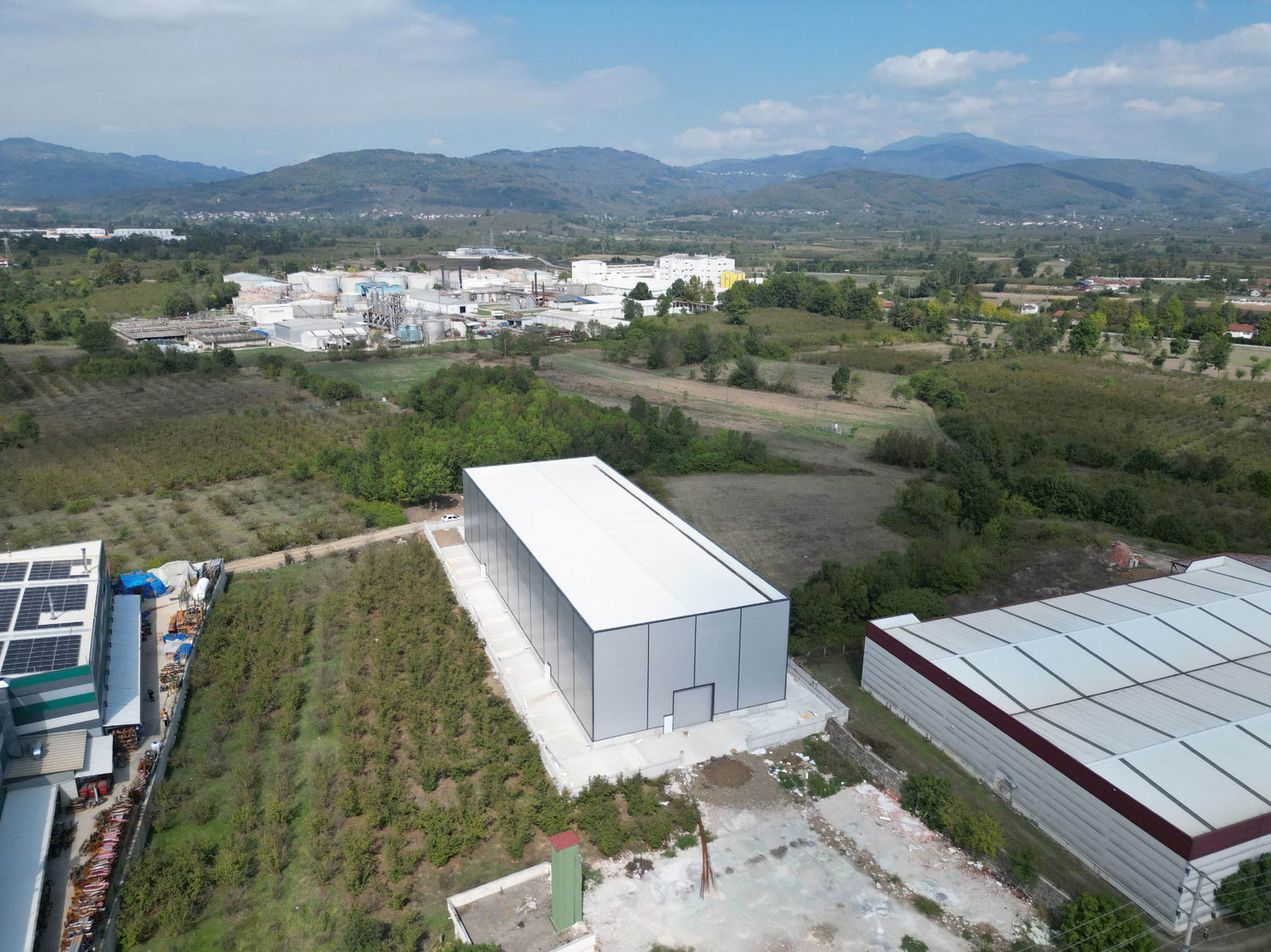 GÜMÜŞOVA SELAMLAR'DA 3000 M2 ARSA İÇİNDE 1790 M2 KİRALIK FABRİKA