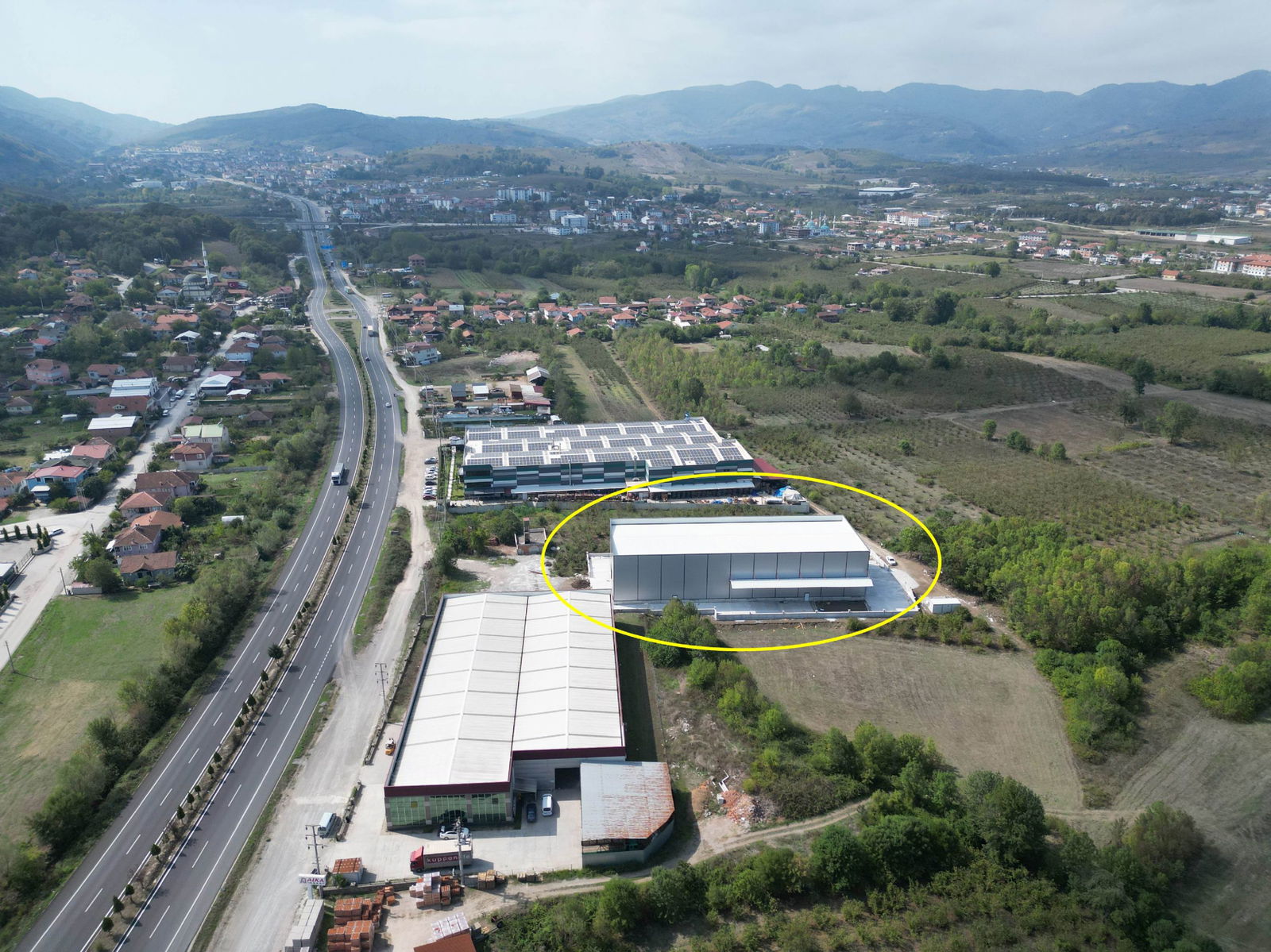 GÜMÜŞOVA SELAMLAR'DA 3000 M2 ARSA İÇİNDE 1790 M2 KİRALIK FABRİKA