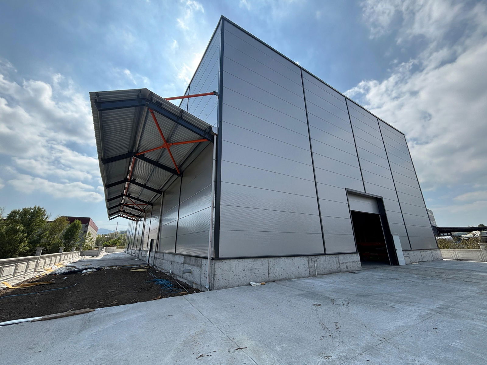 GÜMÜŞOVA SELAMLAR'DA 3000 M2 ARSA İÇİNDE 1790 M2 KİRALIK FABRİKA