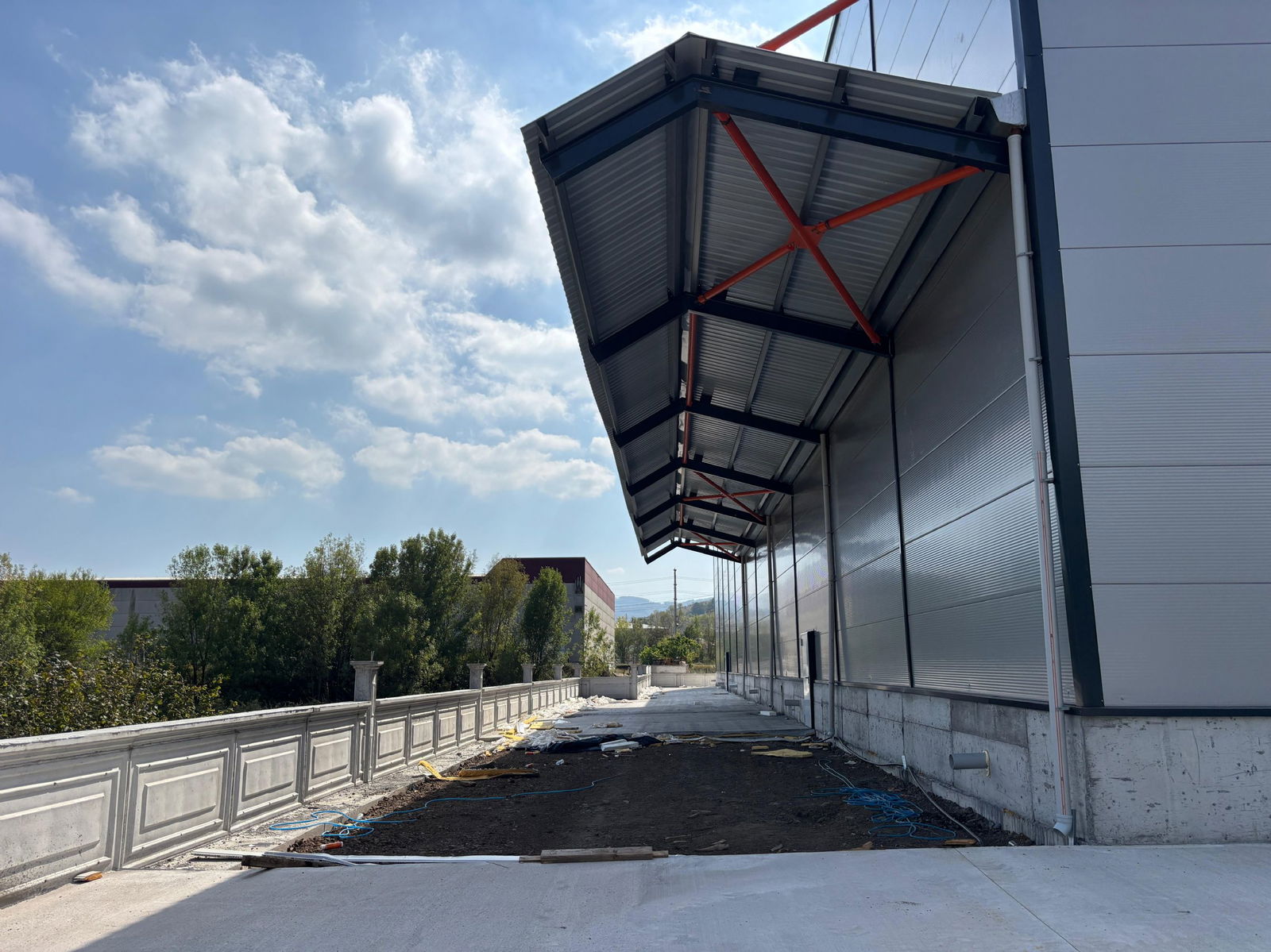 GÜMÜŞOVA SELAMLAR'DA 3000 M2 ARSA İÇİNDE 1790 M2 KİRALIK FABRİKA