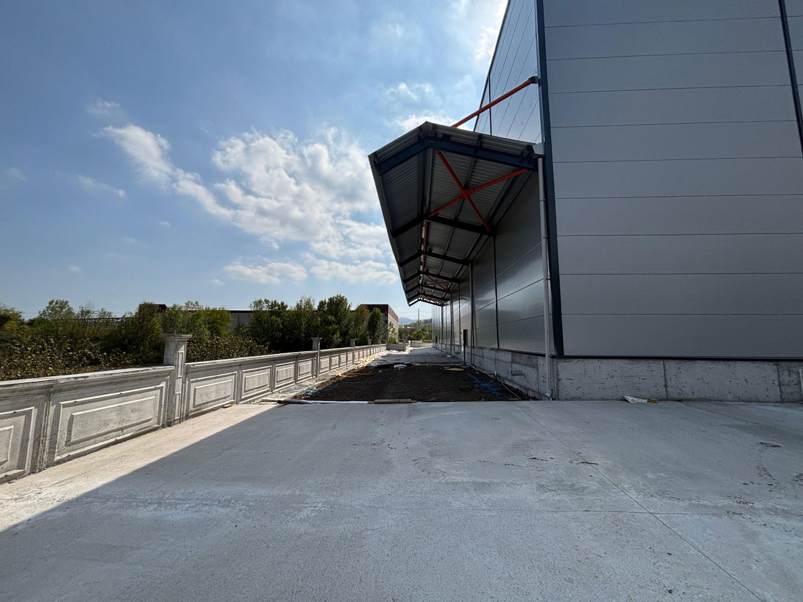 GÜMÜŞOVA SELAMLAR'DA 3000 M2 ARSA İÇİNDE 1790 M2 KİRALIK FABRİKA