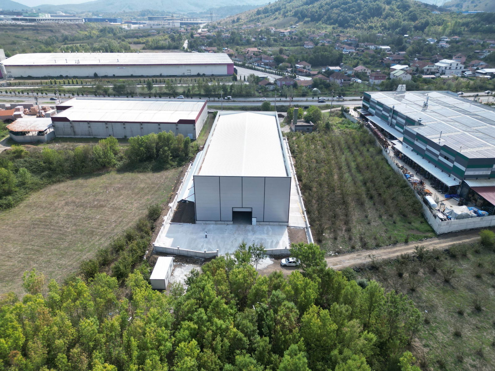 GÜMÜŞOVA SELAMLAR'DA 3000 M2 ARSA İÇİNDE 1790 M2 KİRALIK FABRİKA