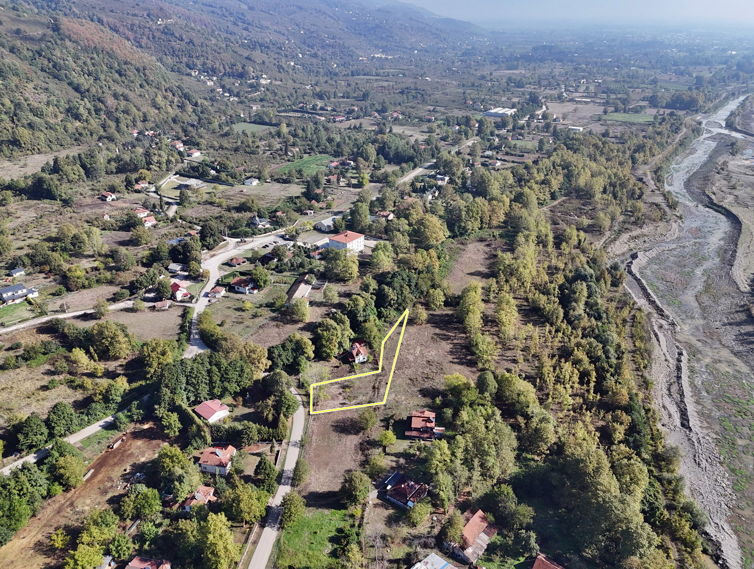 GÖLYAKA HACISÜLEYMANBEY KÖYÜ'NDE  2011 M2 SATILIK ARSA