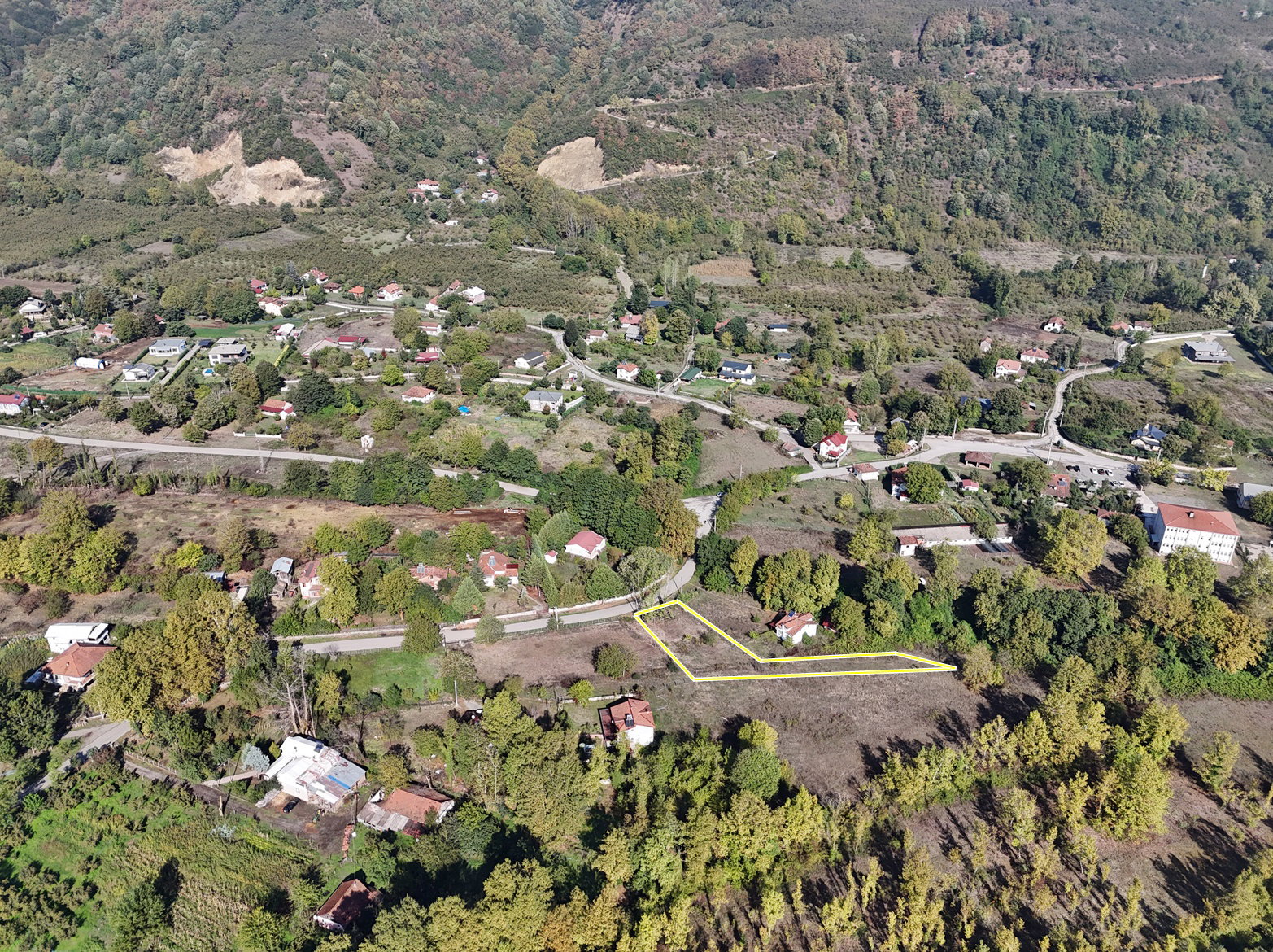 GÖLYAKA HACISÜLEYMANBEY KÖYÜ'NDE  2011 M2 SATILIK ARSA