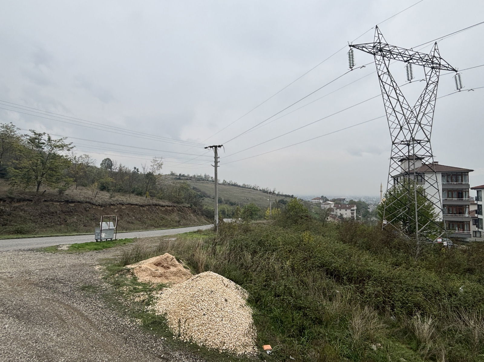 KONURALP ÜNİVERSİTE YERLEŞKESİNDE 194 M2 KİRALIK DÜKKAN