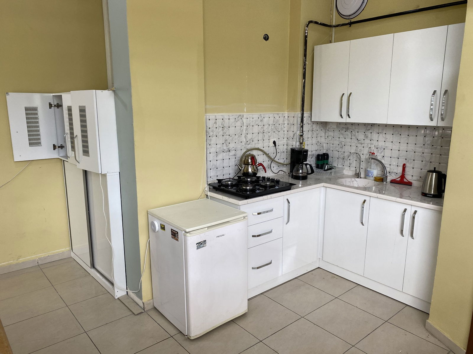 KONURALP ÜNİVERSİTE YERLEŞKESİNDE 194 M2 KİRALIK DÜKKAN